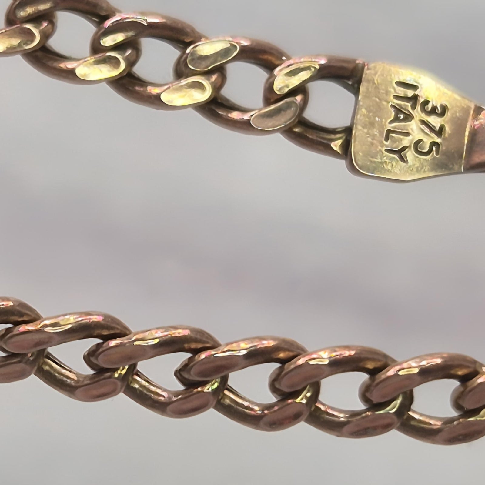 9ct Gold chain 20" close image of links and stamp