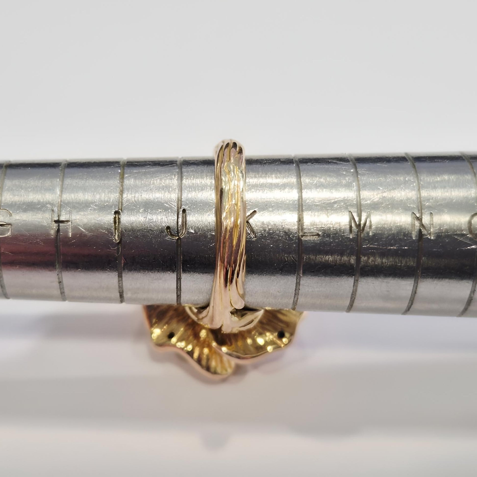 14ct gold flower cocktail ring light weight on ring stick