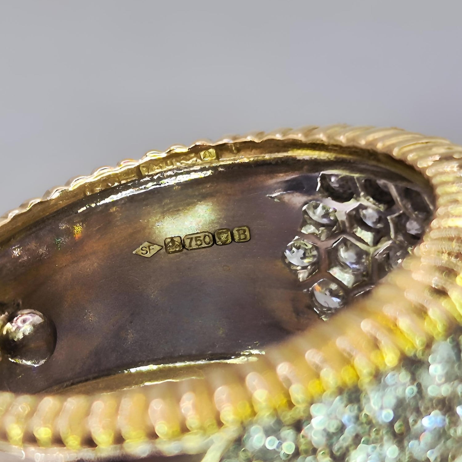 18carat gold pave 5 row diamond ring hallmarked sofitgold sponsor mark