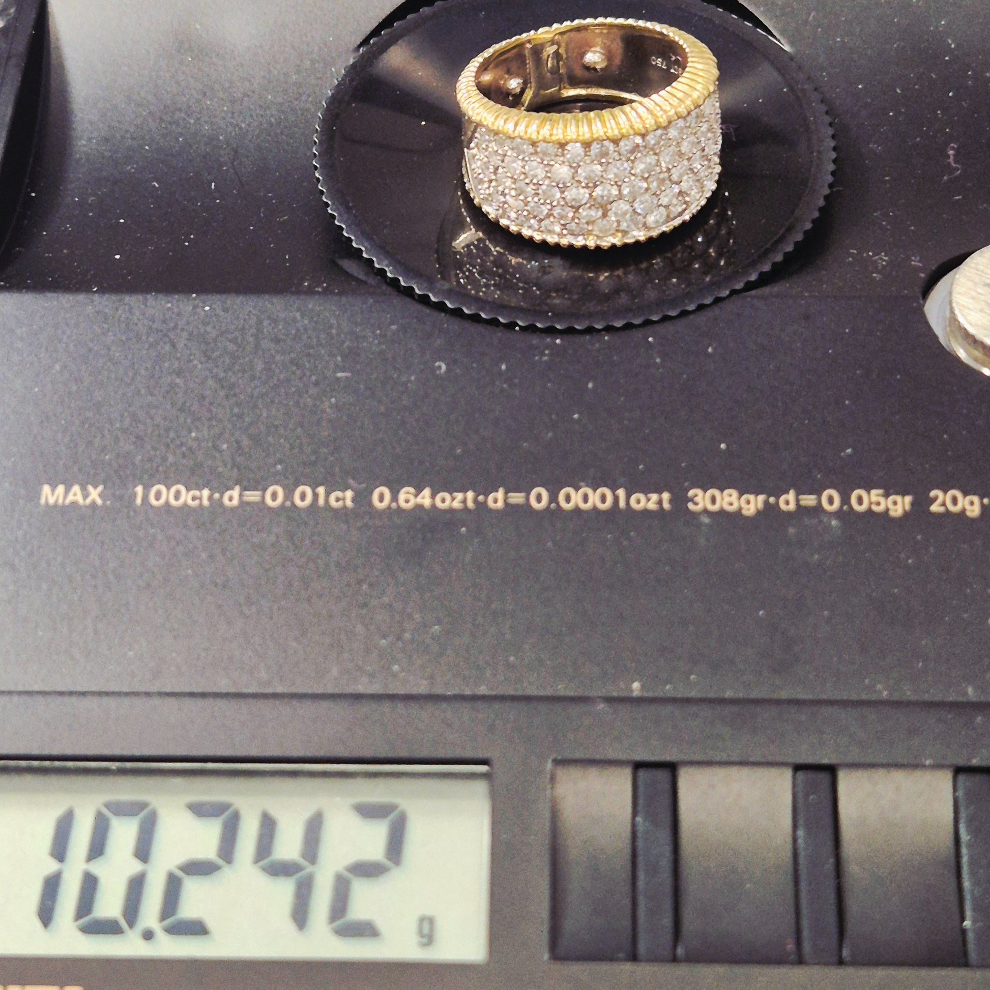 18carat gold pave diamond ring hallmarked weight on scale