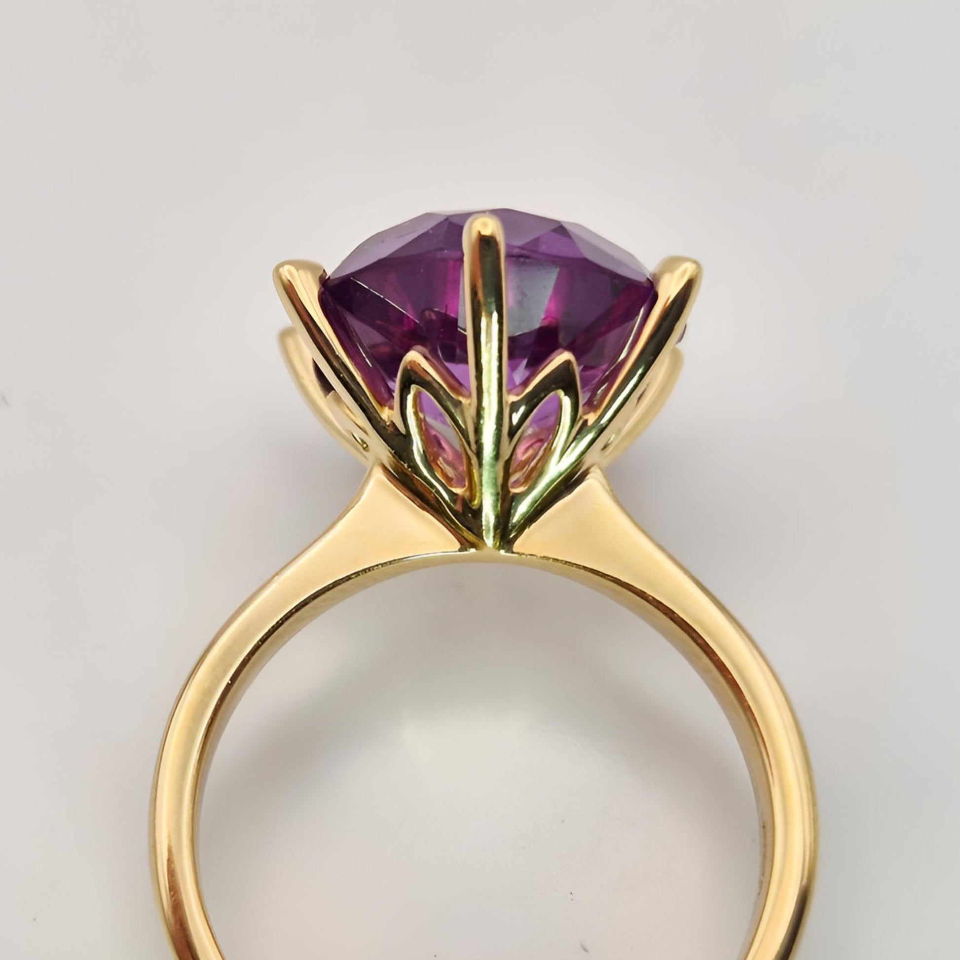 18ct gold single stone alexandrite ring hallmarked collet view