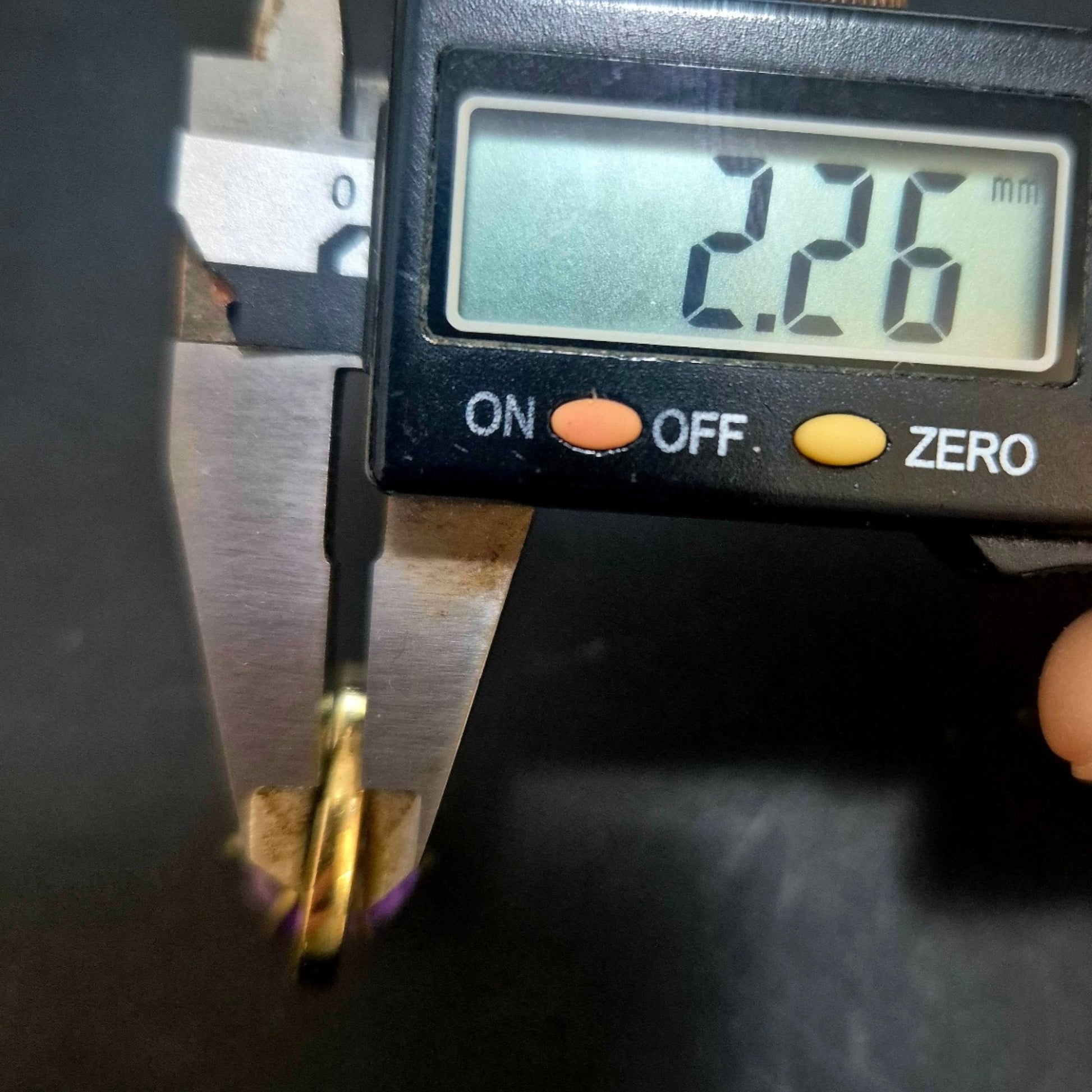 18ct gold single stone alexandrite shank bottom measurement