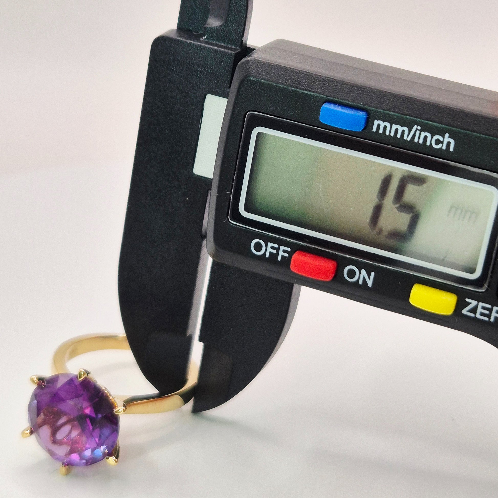 18ct gold single stone alexandrite shoulder depth measurement