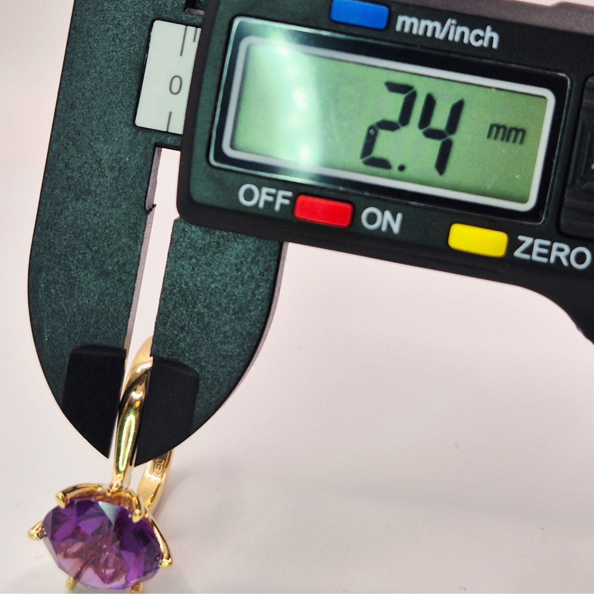 18ct gold single stone alexandrite shoulder width measurement