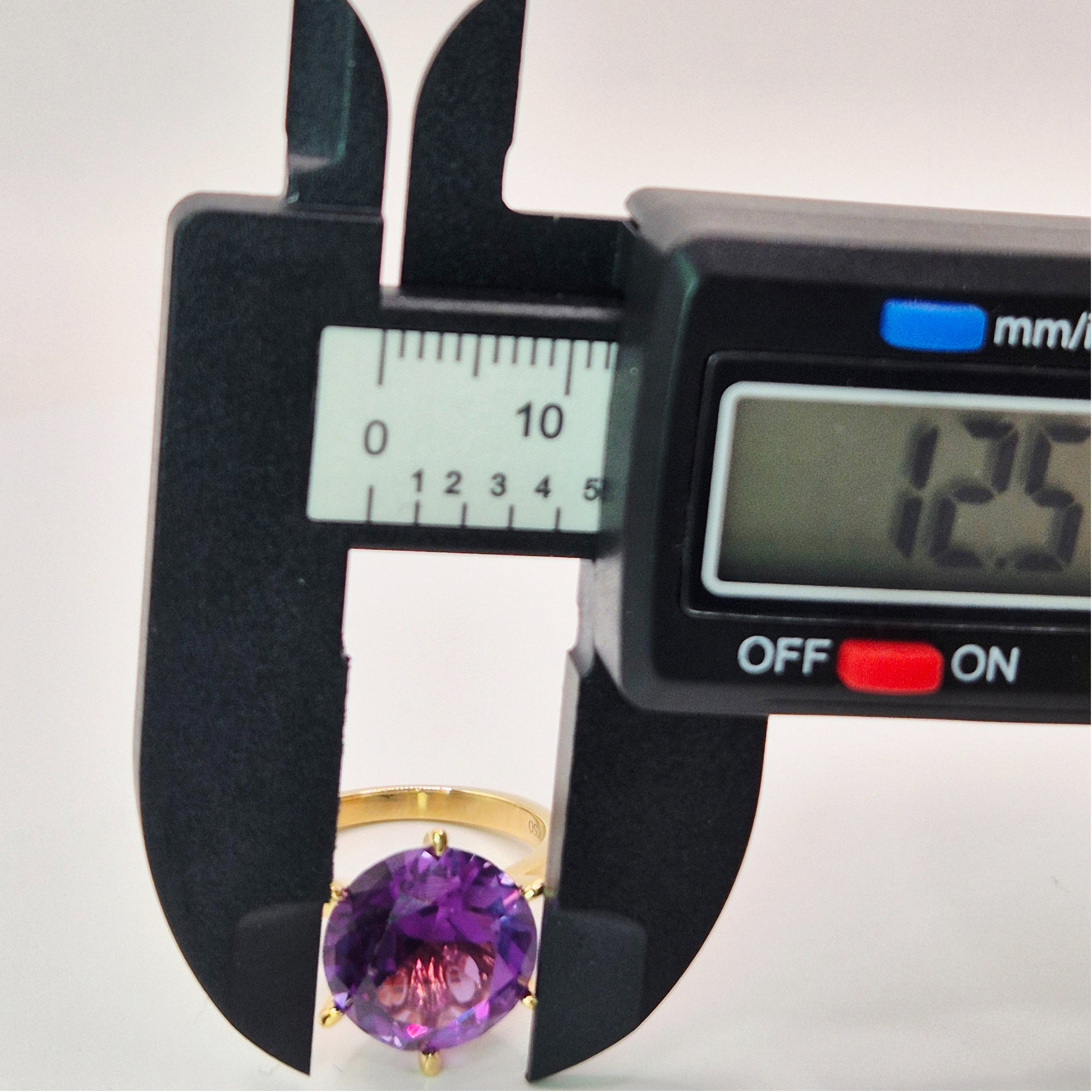 18ct gold single stone alexandrite stone measurement