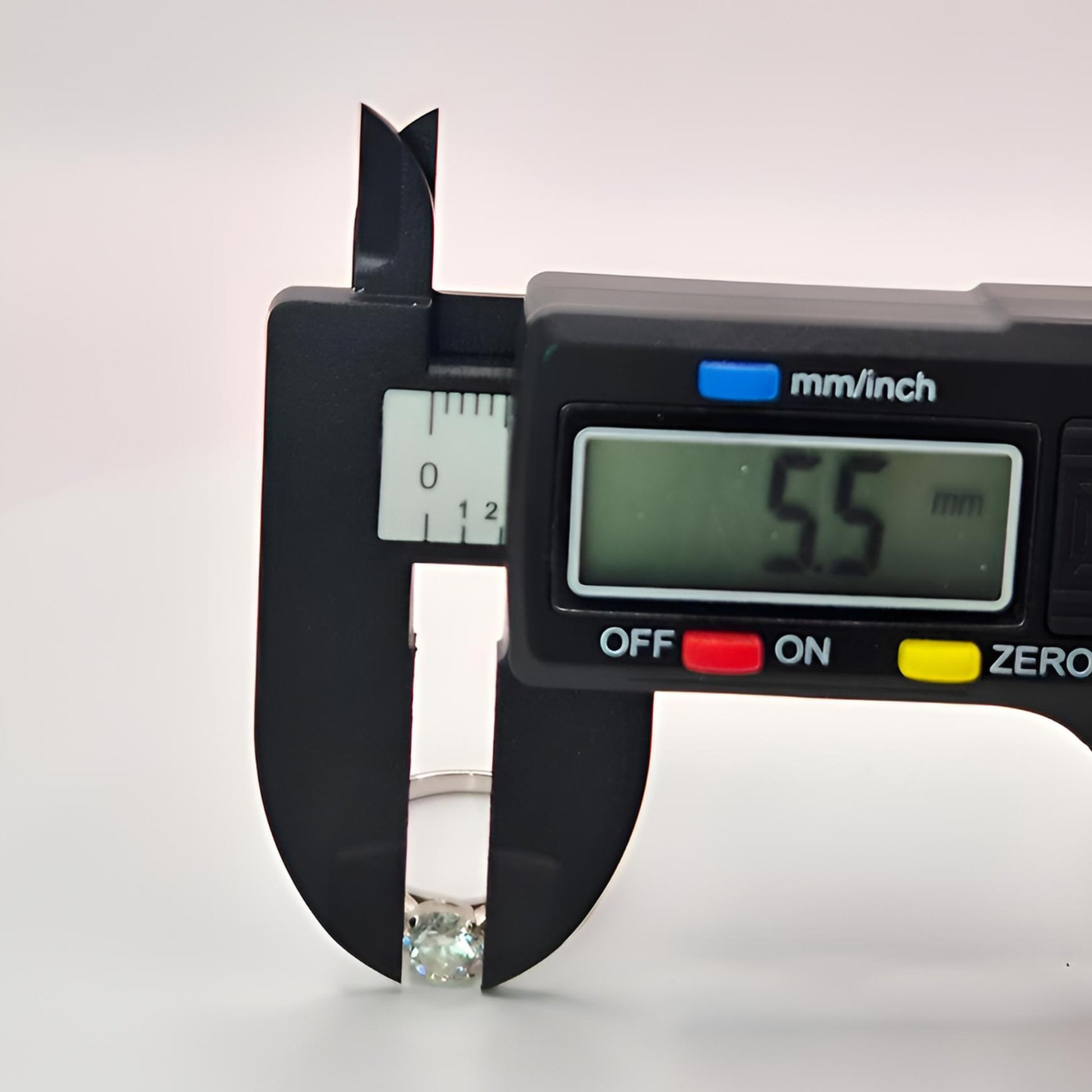 18ct white gold diamond size measurement