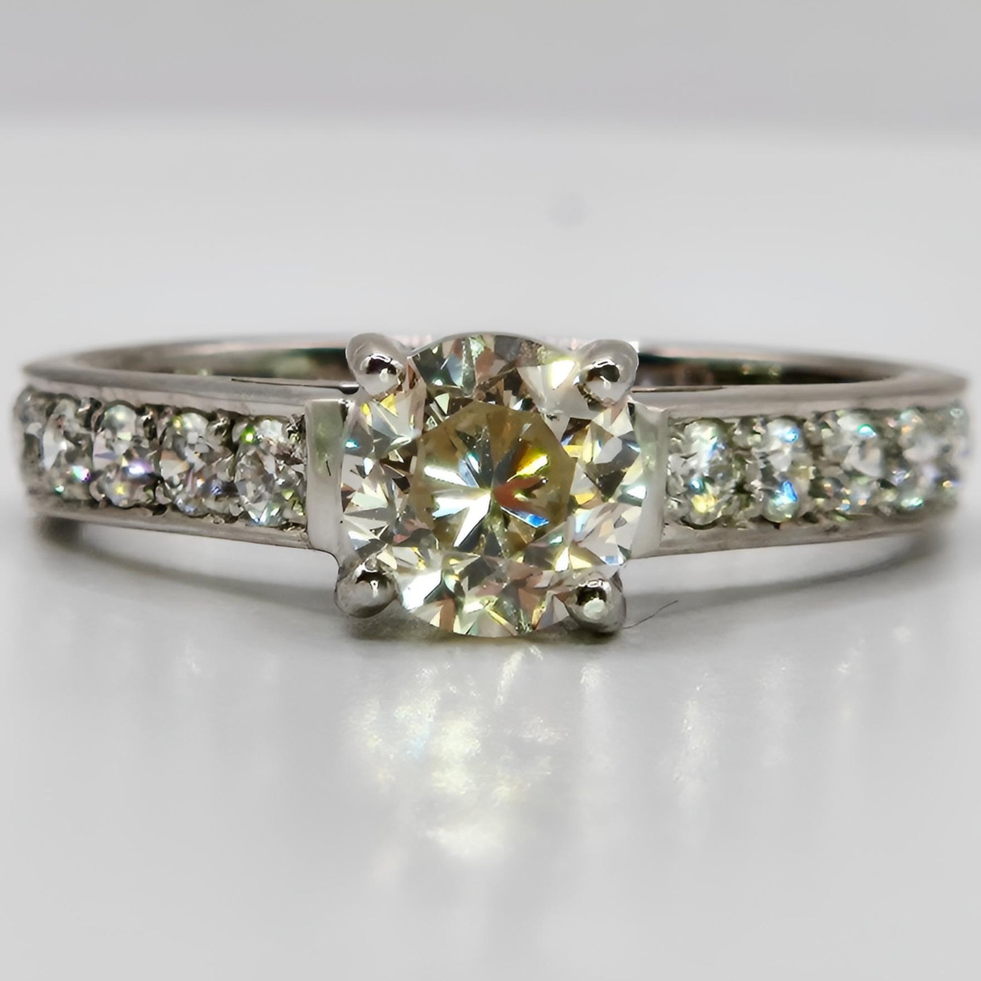 18ct white gold single stone diamond shoulders ring close front