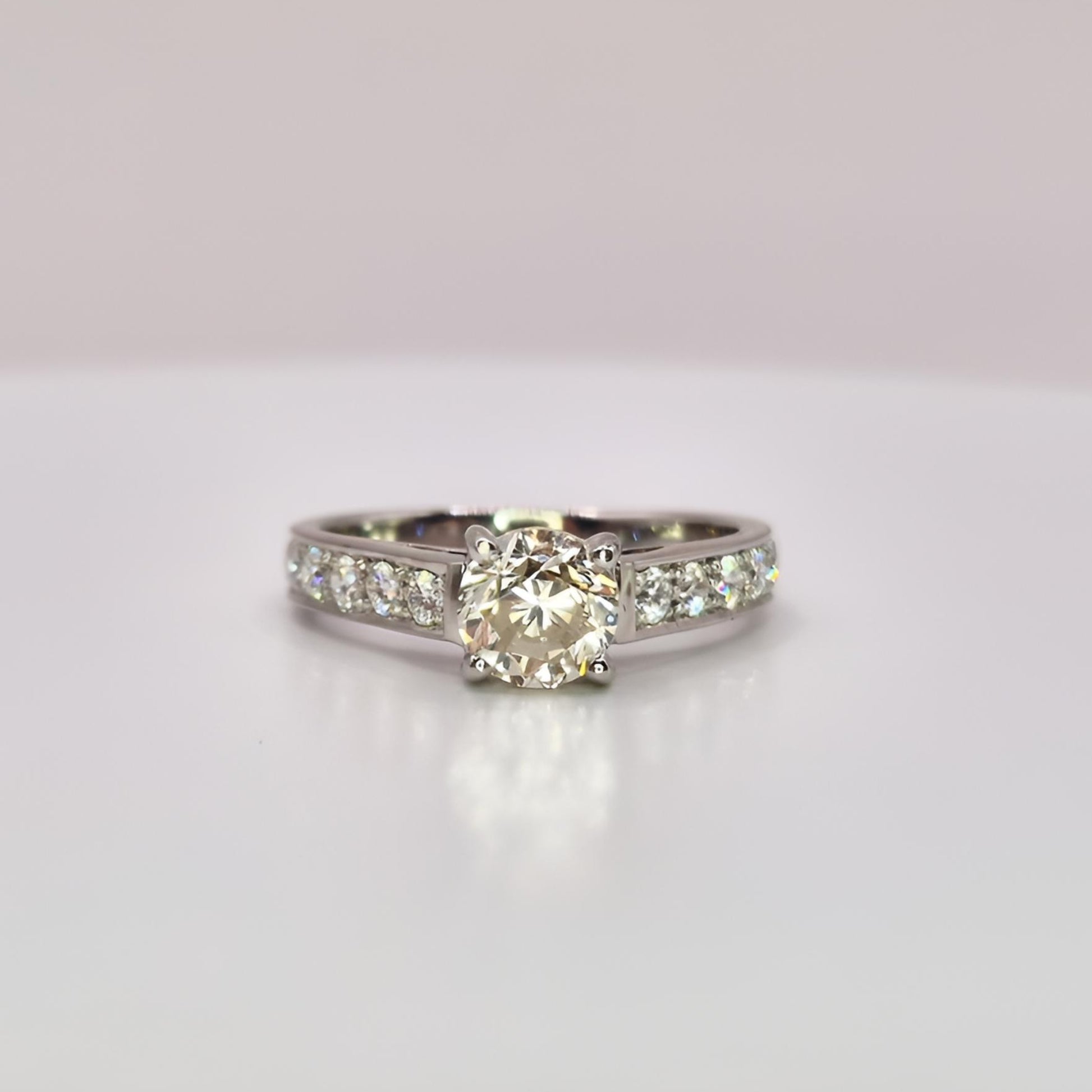 18ct white gold single stone diamond shoulders ring front view image