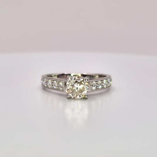 18ct white gold single stone diamond shoulders ring front view image