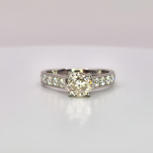 18ct white gold single stone diamond shoulders ring front view