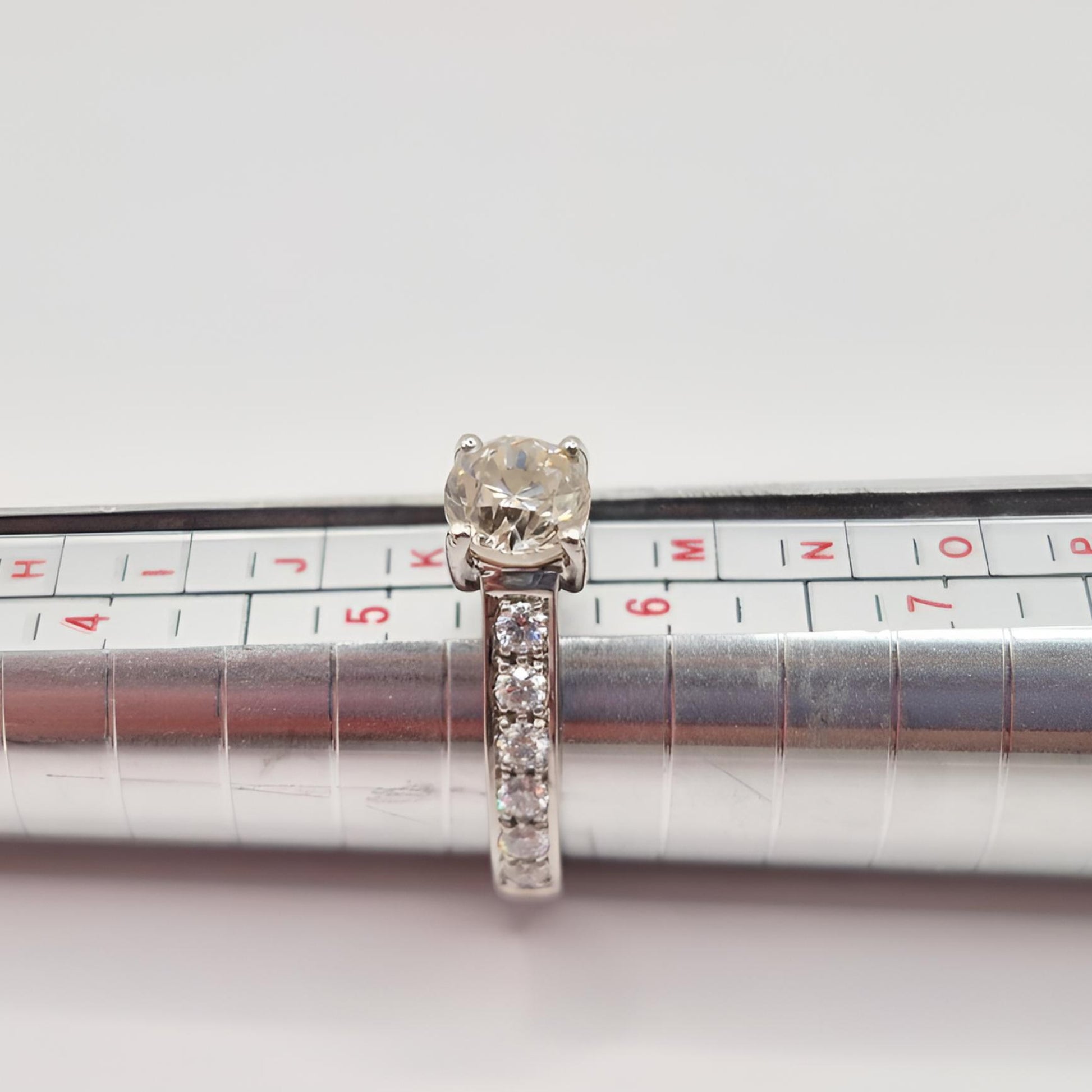 18ct white gold single stone diamond shoulders ring on ring stick size K half