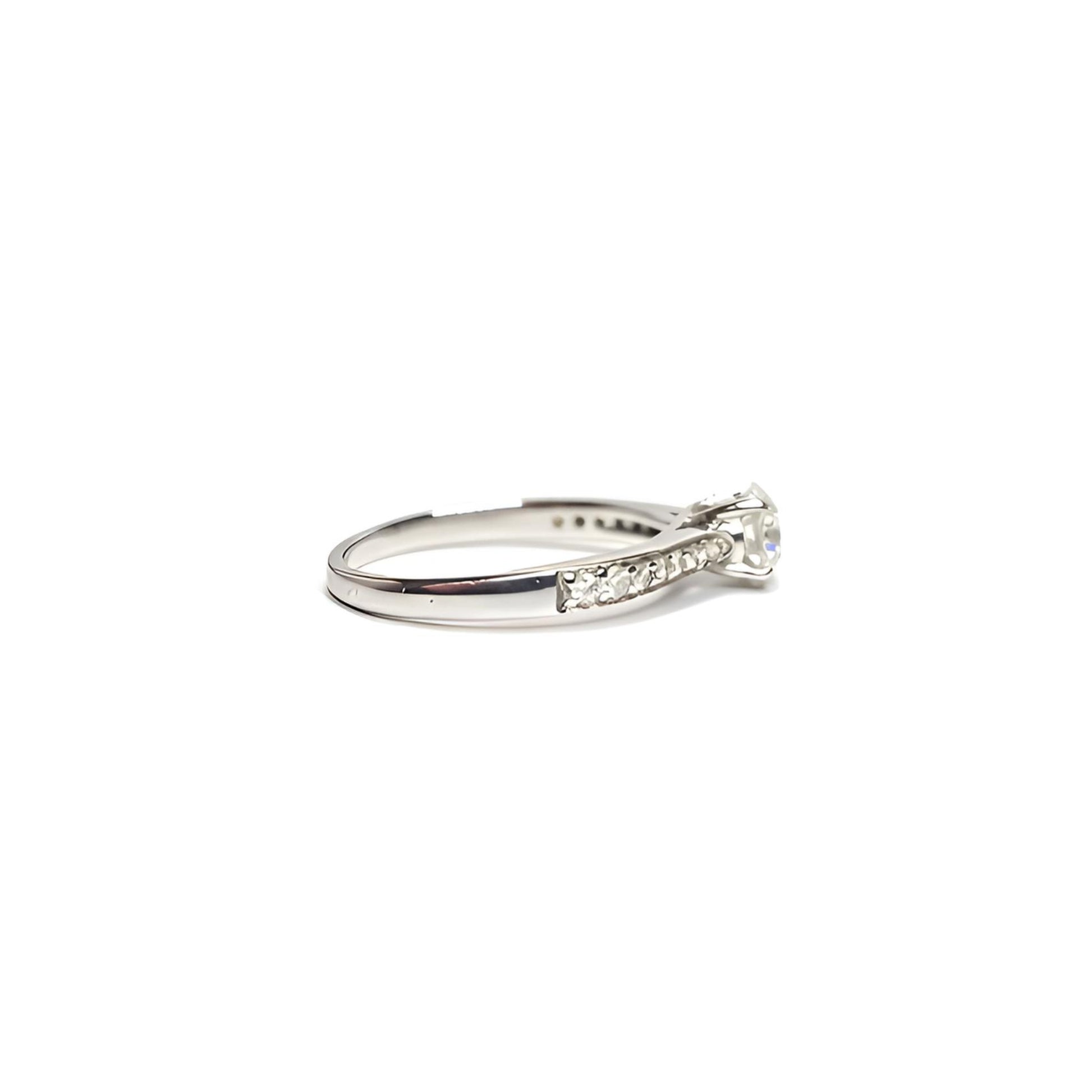 18ct white gold single stone diamond shoulders ring right side view
