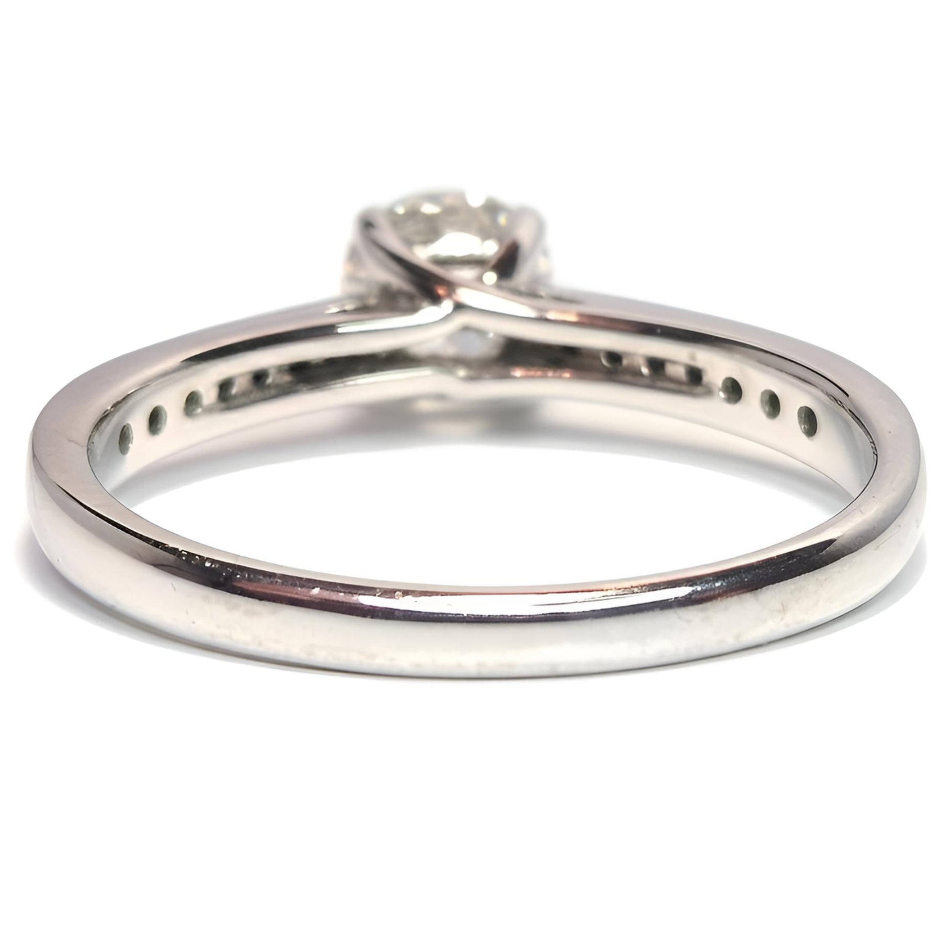 18ct white gold single stone diamond shoulders ring shank from behind zoom in on shank
