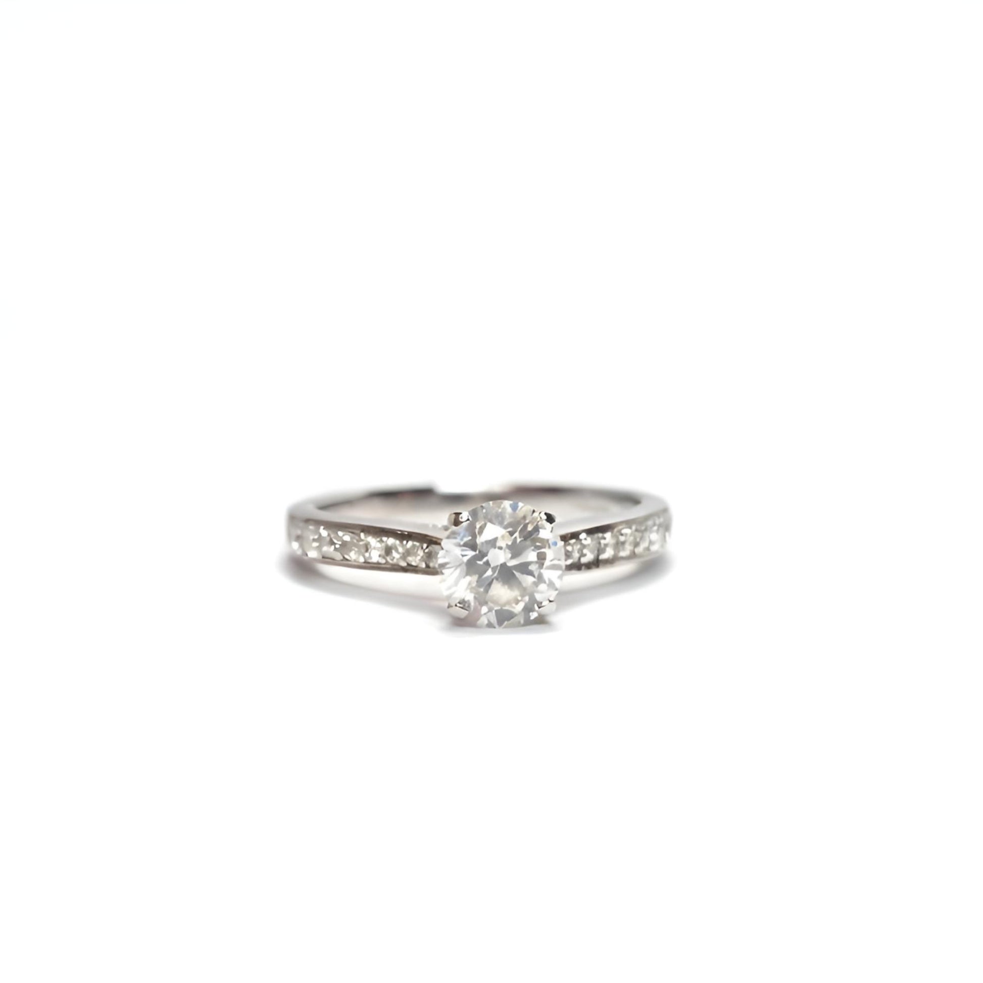 18ct white gold single stone diamond shoulders ring upside down