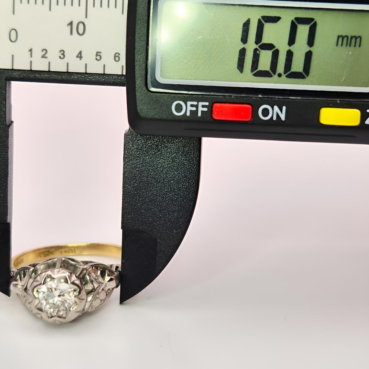 18ct yellow gold and platinum collet single stone diamond vintage ring shoulders outline measurement