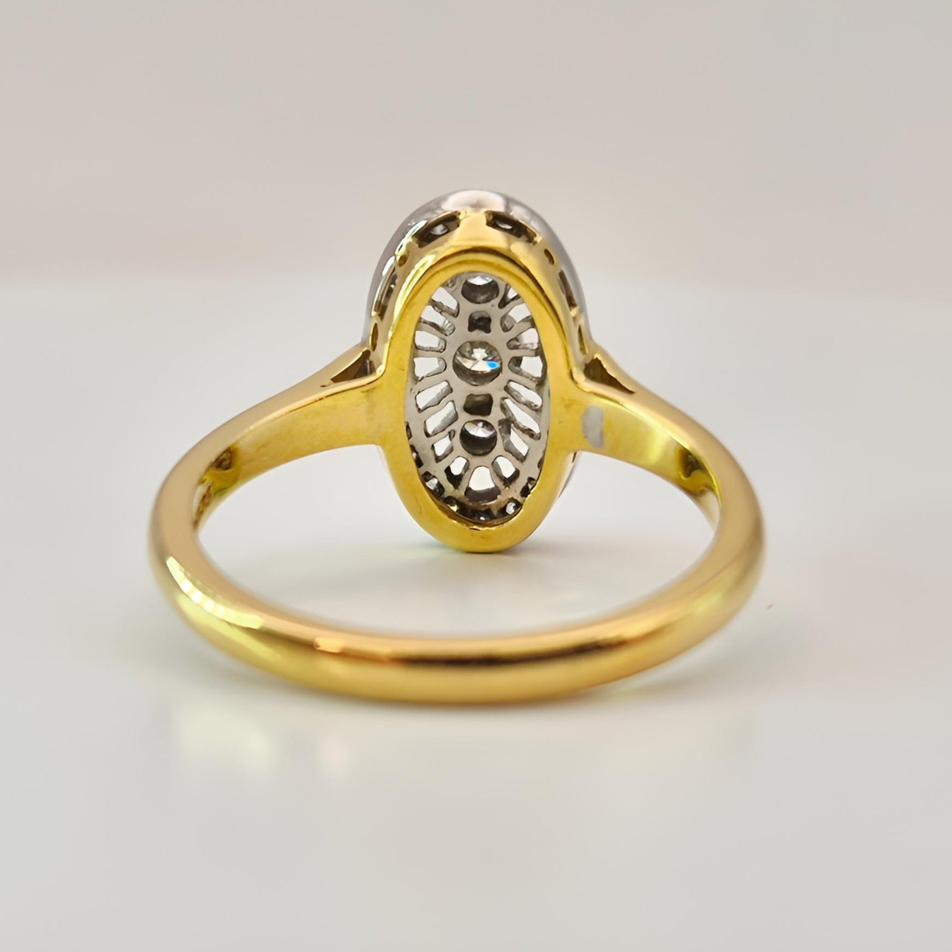 18ct yellow gold diamond dress ring hallmarked from behind