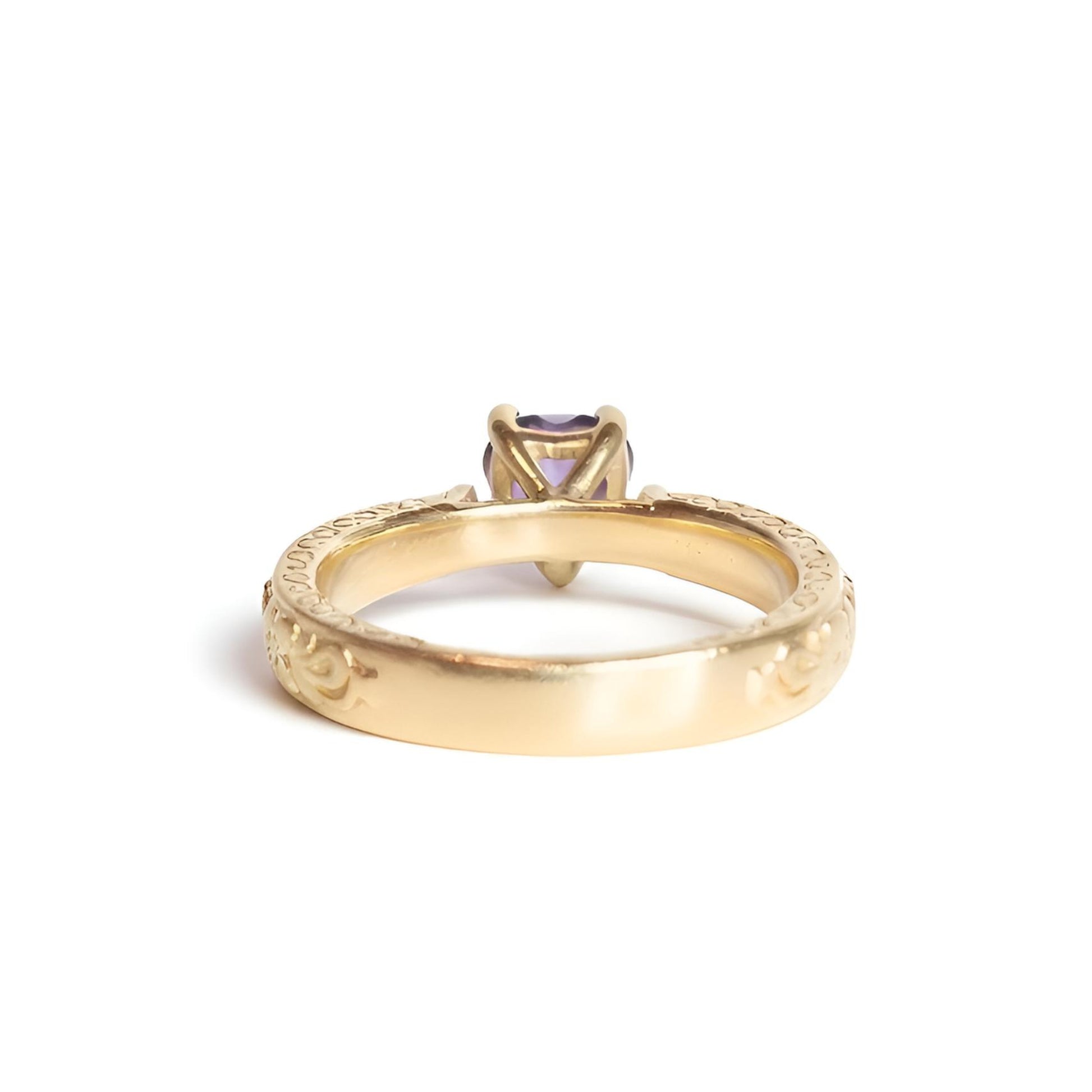 18ct yellow gold heart shape amethyst single stone ring from behind