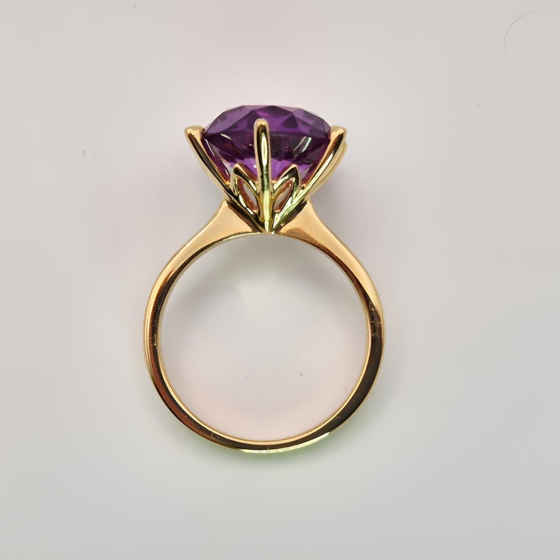 18ct yellow gold single stone alexandrite ring hallmarked above view