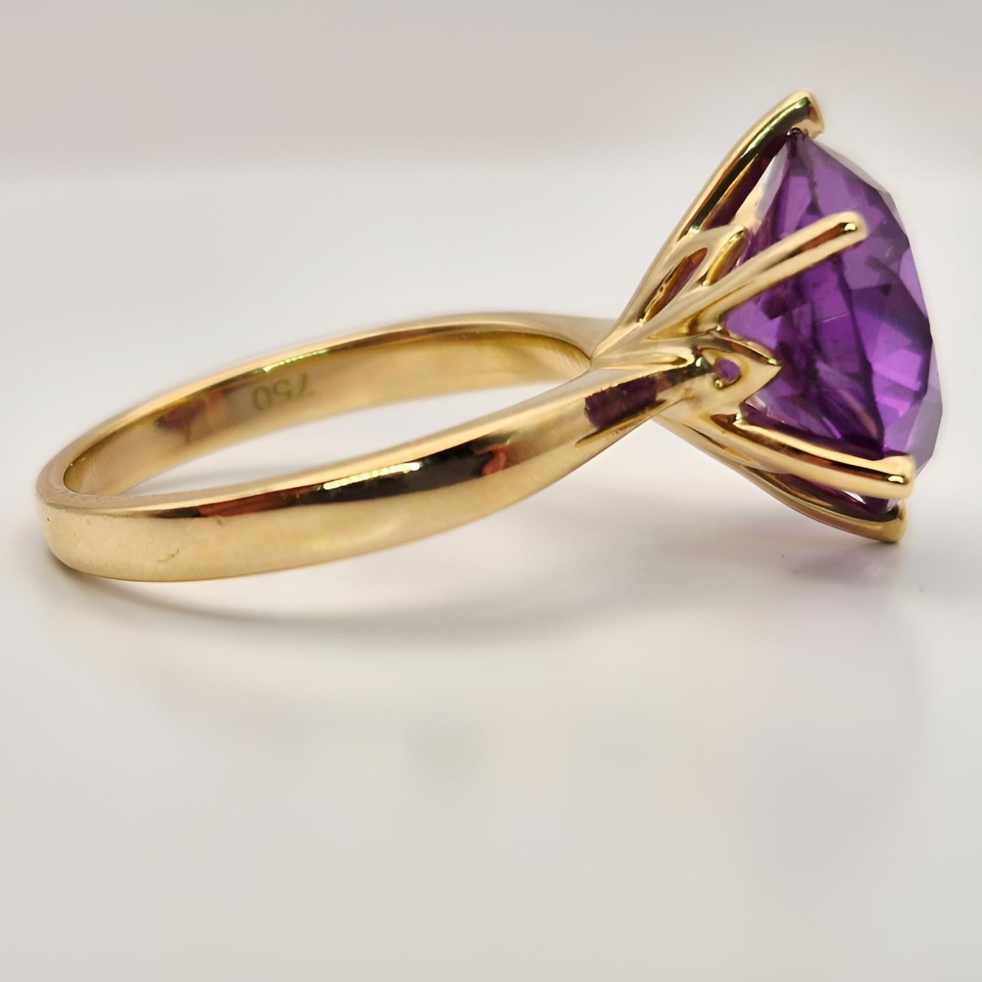 18ct yellow gold single stone alexandrite ring hallmarked right side view