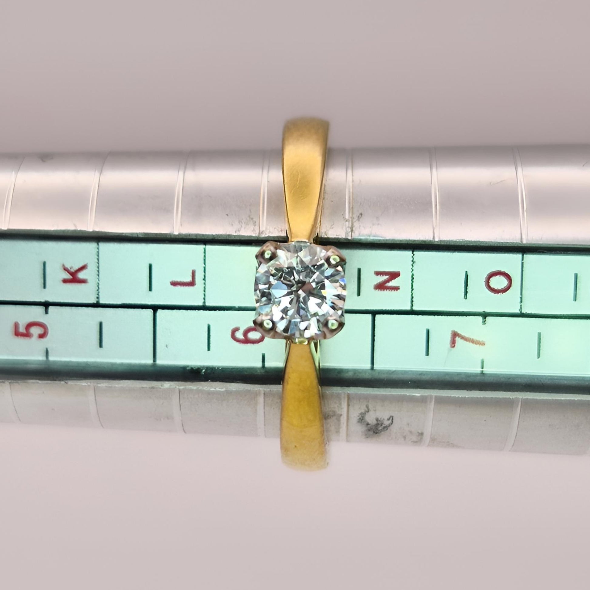 18ct yellow gold single stone diamond wedding ring fit solitaire ring engagement ring on ring stick