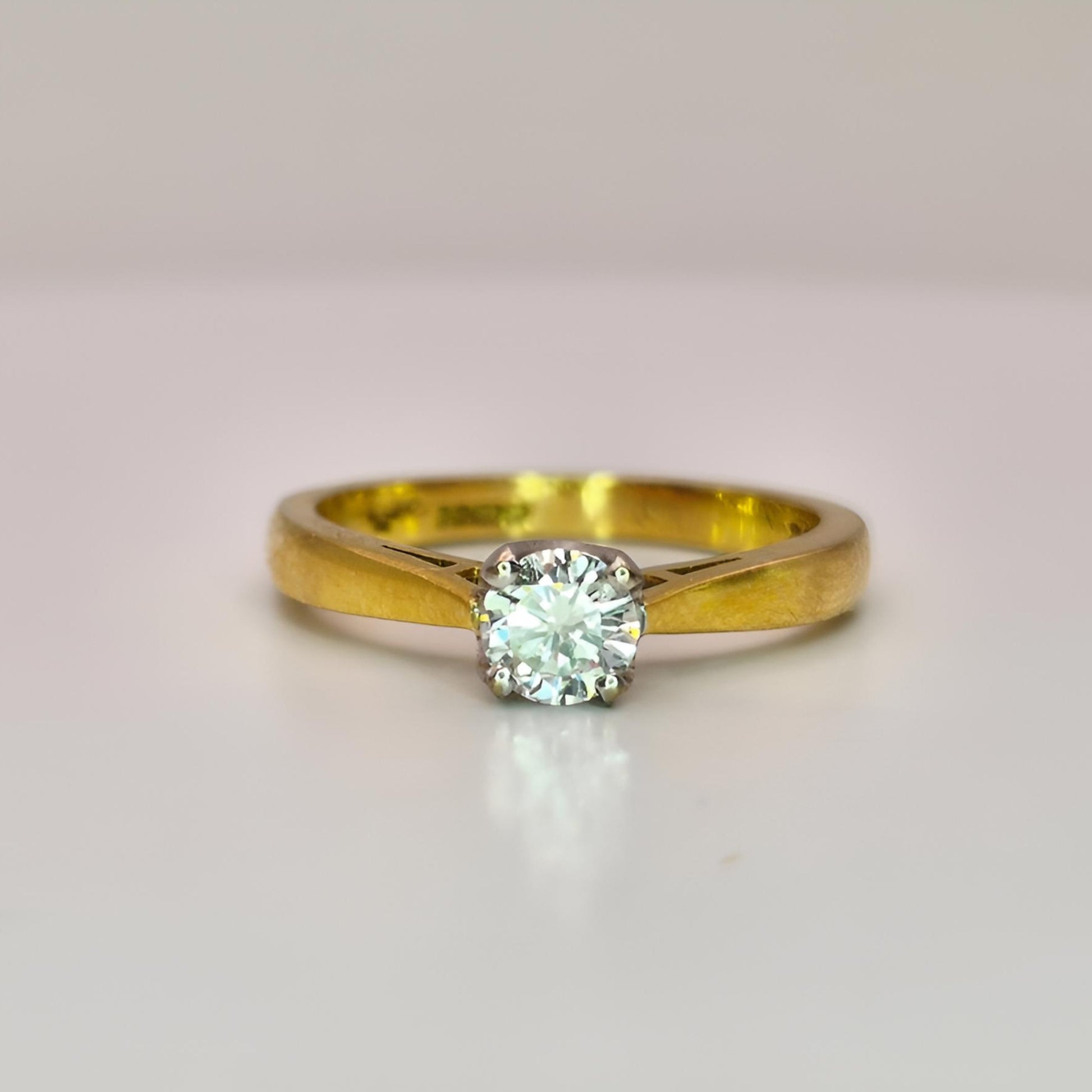 18ct yellow gold single stone diamond wedding ring fit solitaire ring engagement ring upside down image