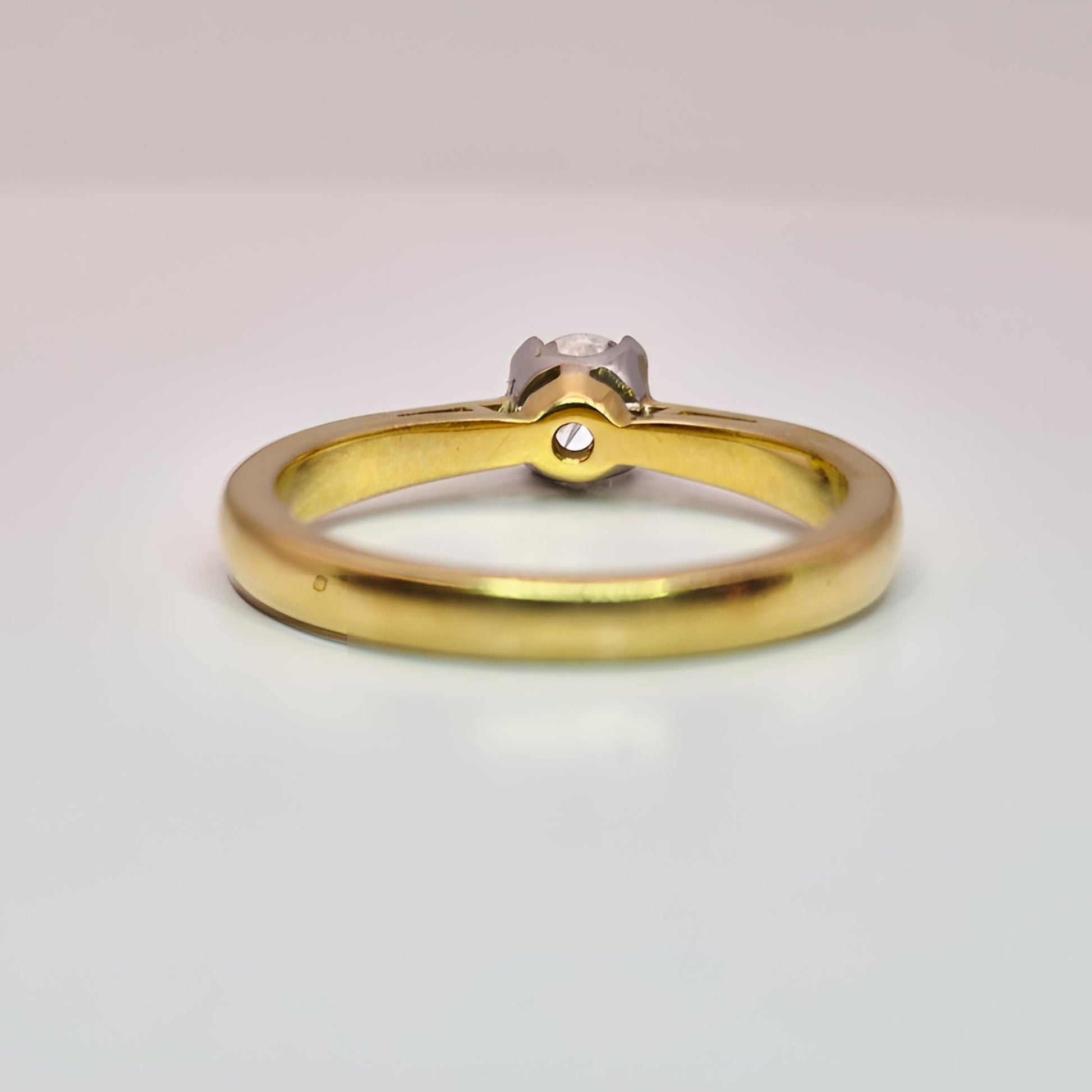 18ct yellow gold single stone diamond wedding ring fit solitaire ring from behind zoom on collet