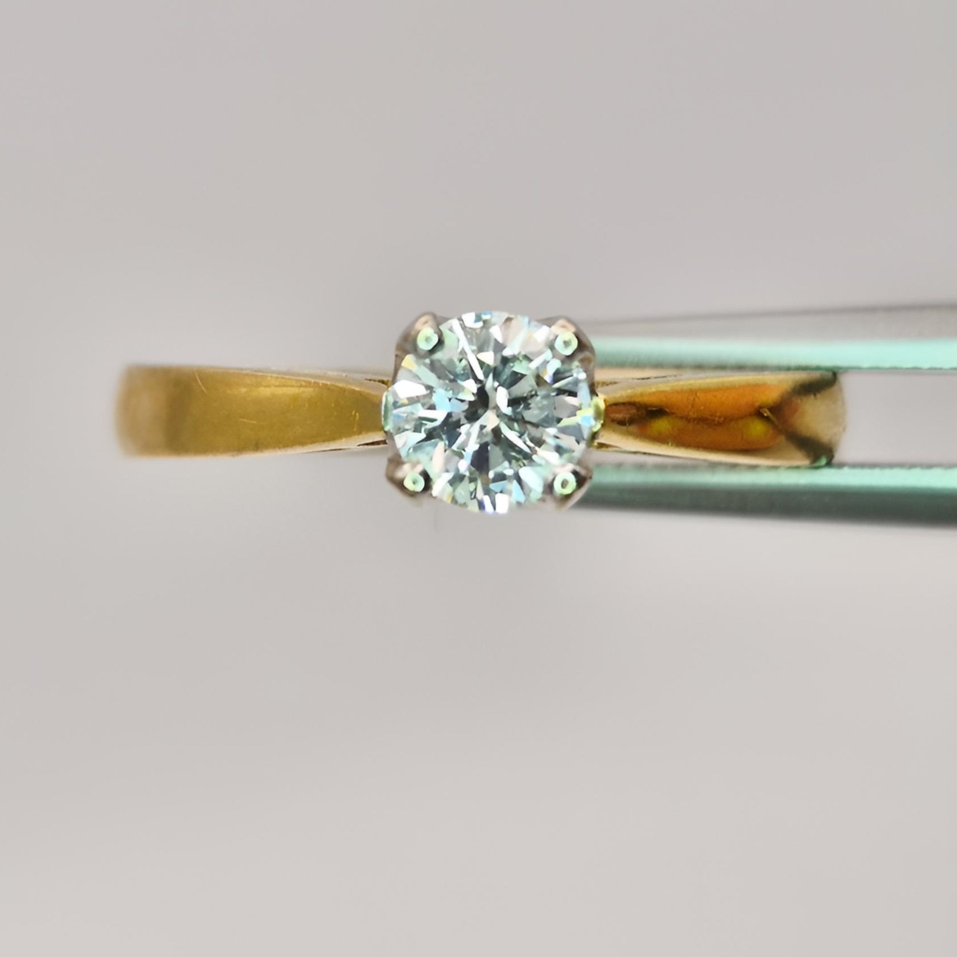 18ct yellow gold single stone diamond wedding ring fit solitaire ring front close