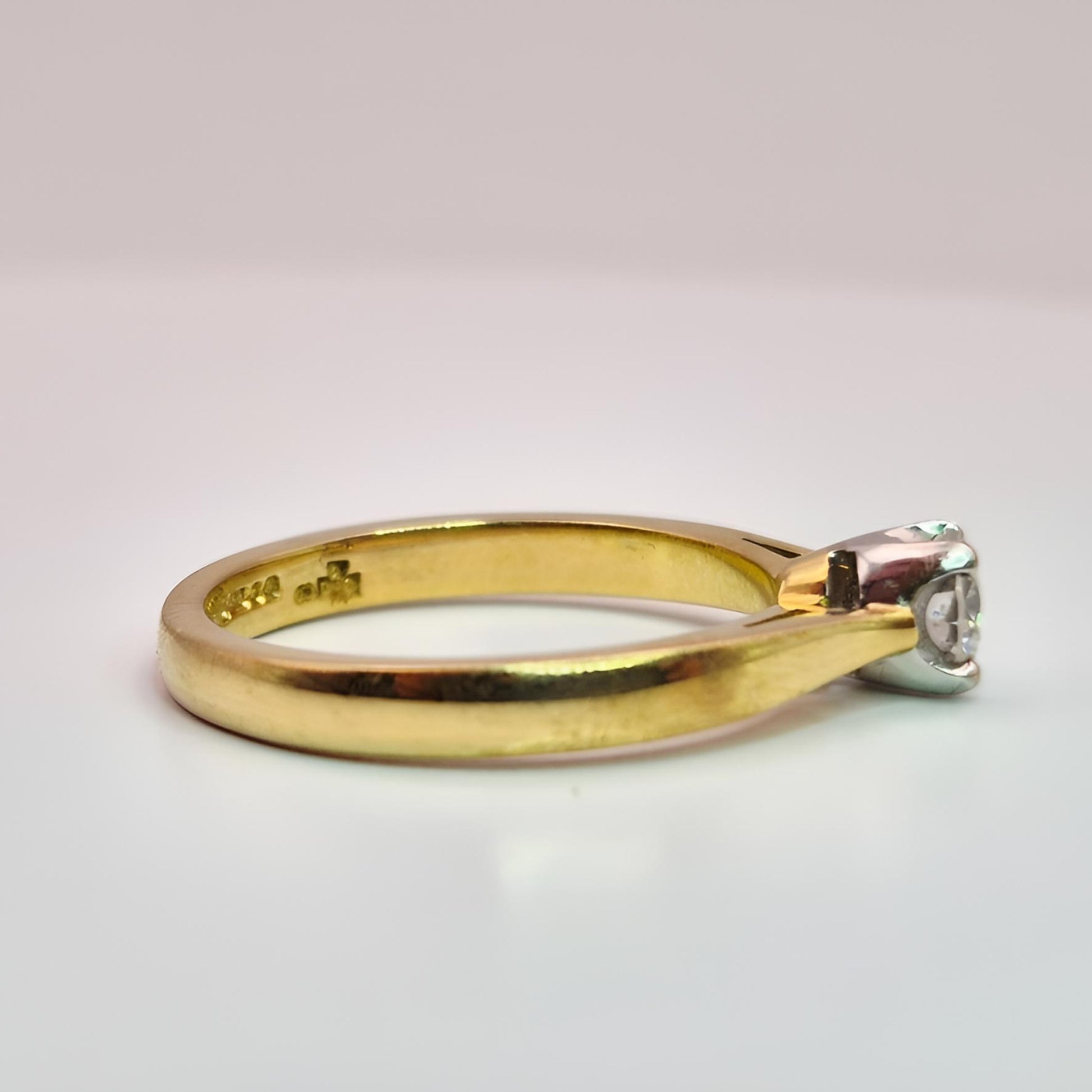 18ct yellow gold single stone diamond wedding ring fit solitaire ring right side