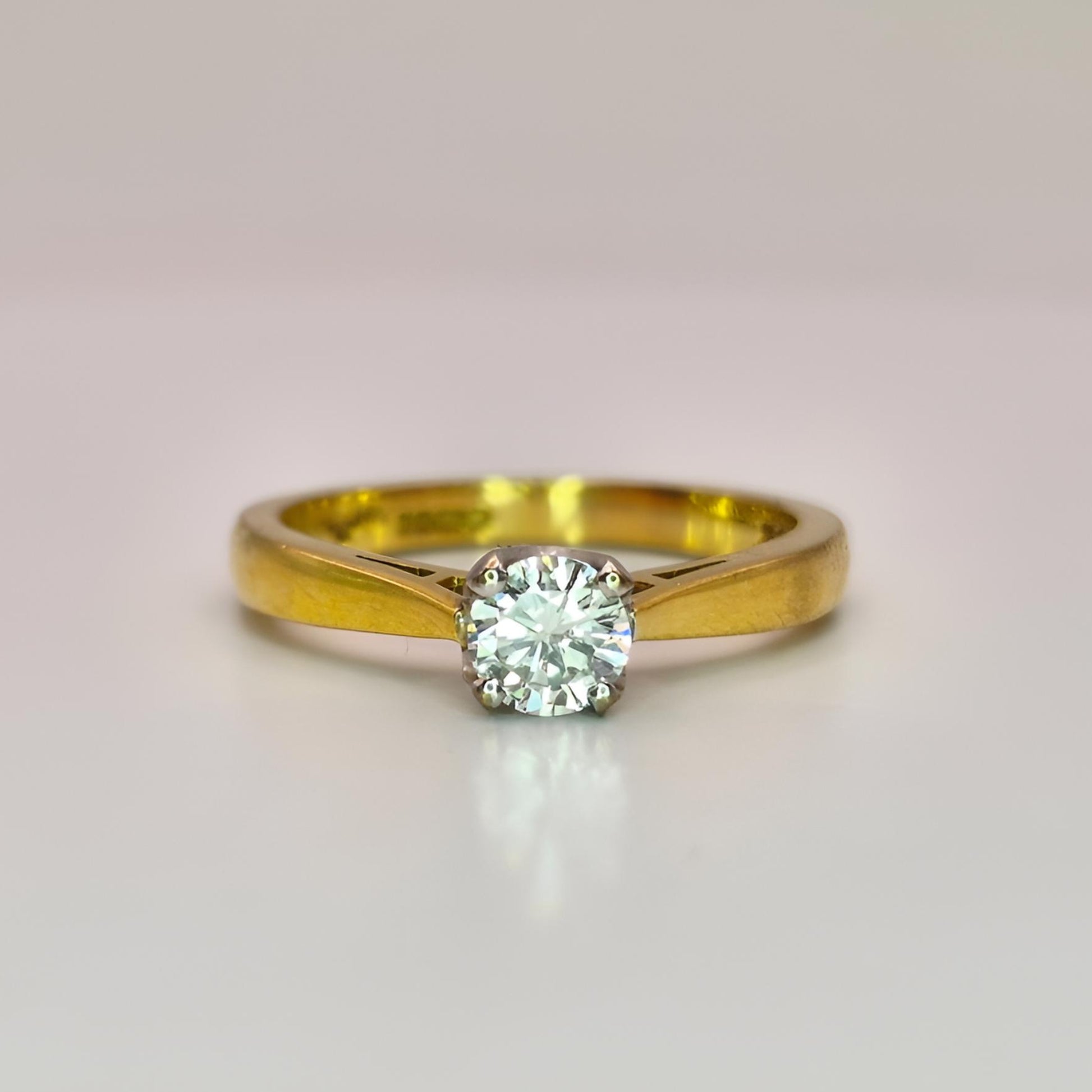 18ct yellow gold single stone diamond wedding ring fit solitaire ring upside down