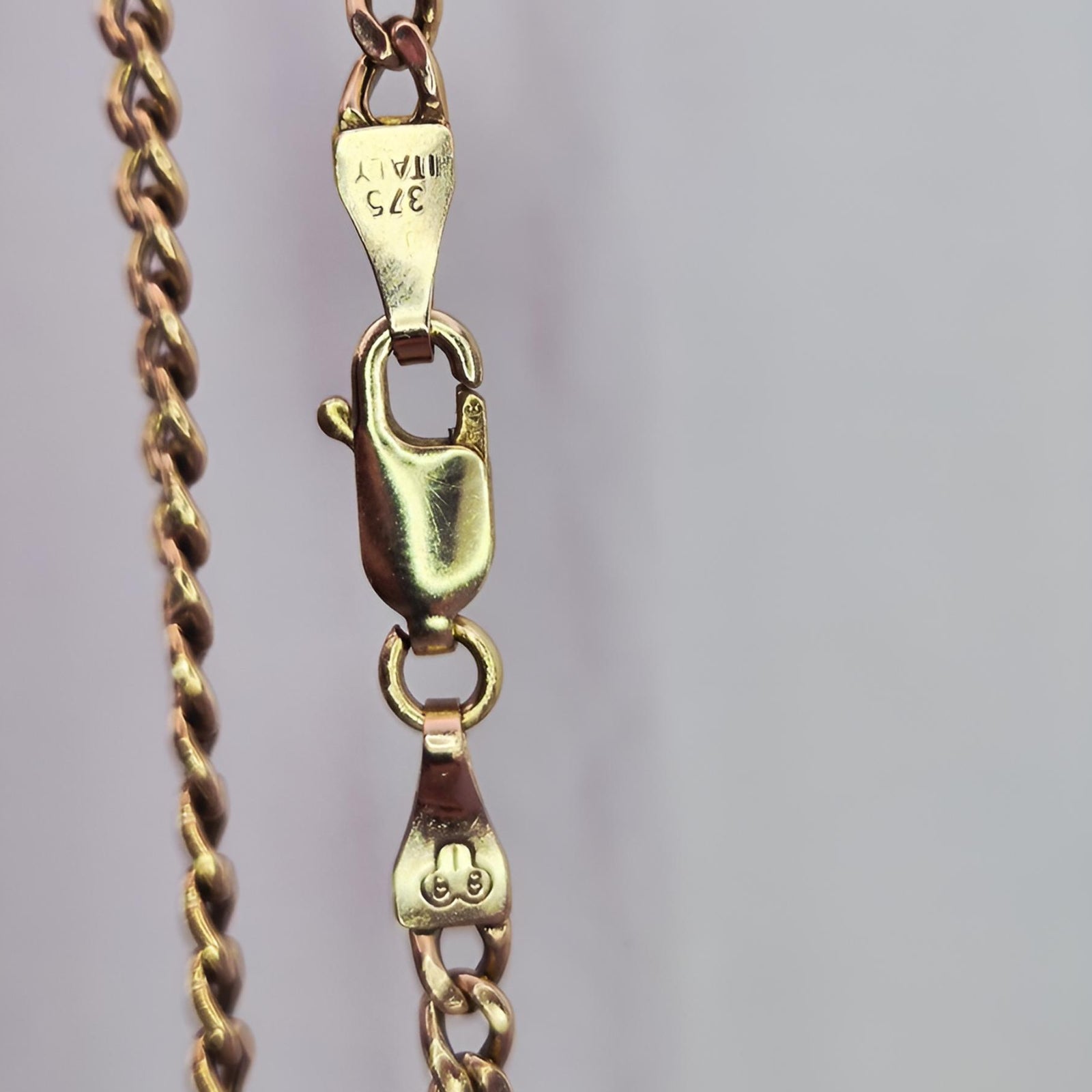 9ct Gold chain 20" with trigger clasp on