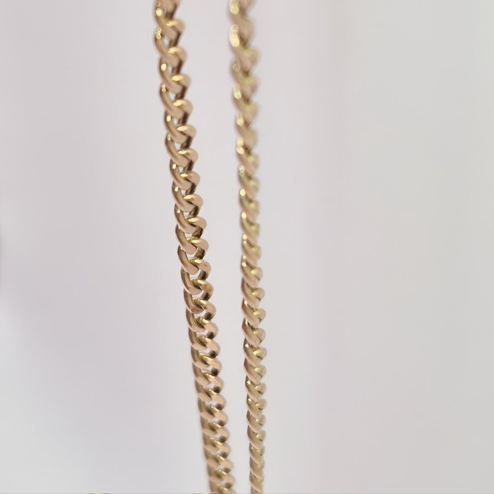 9ct Gold chain 20" with trigger clasp on close picture of the link