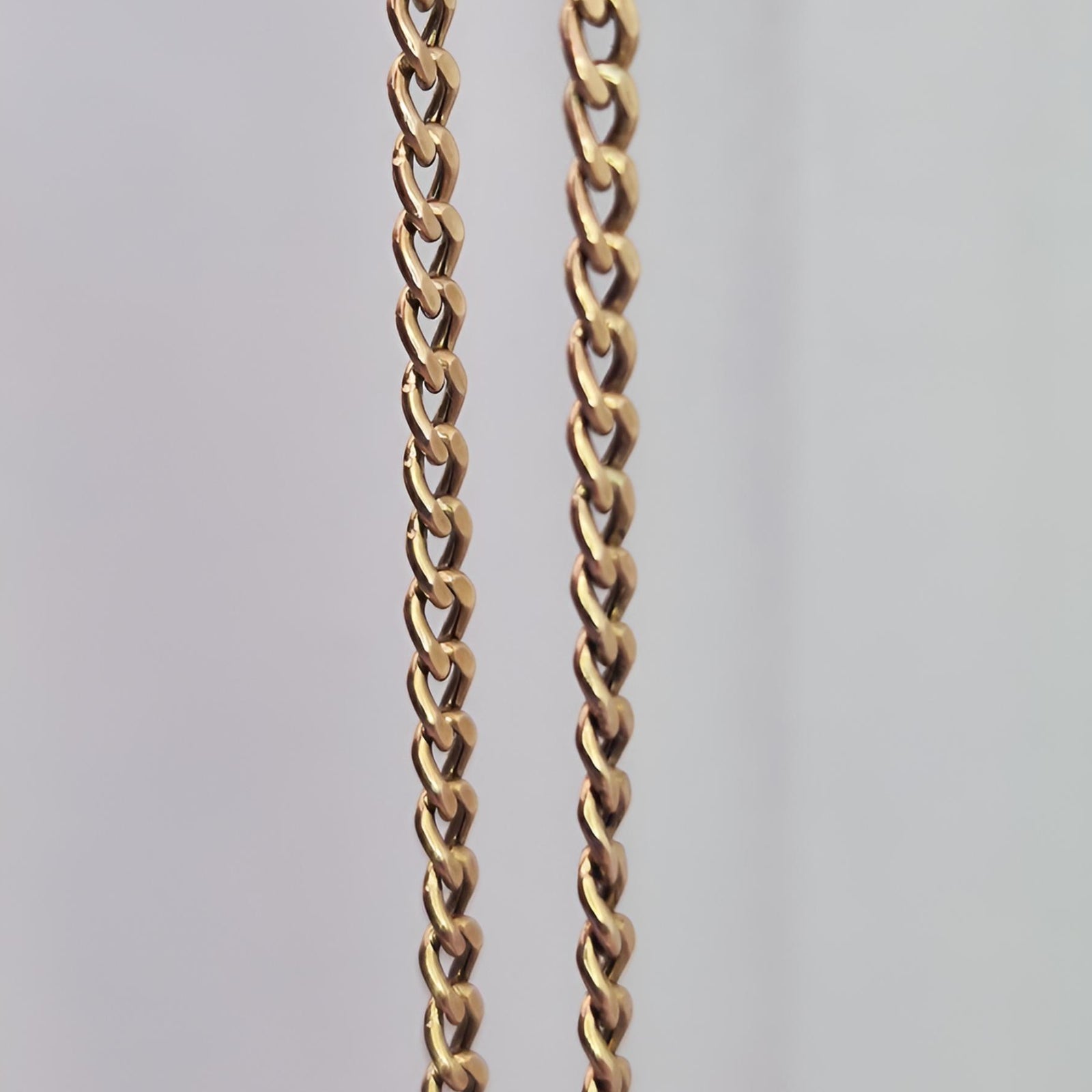 9ct Gold chain 20" with trigger clasp on, closer picture of the links