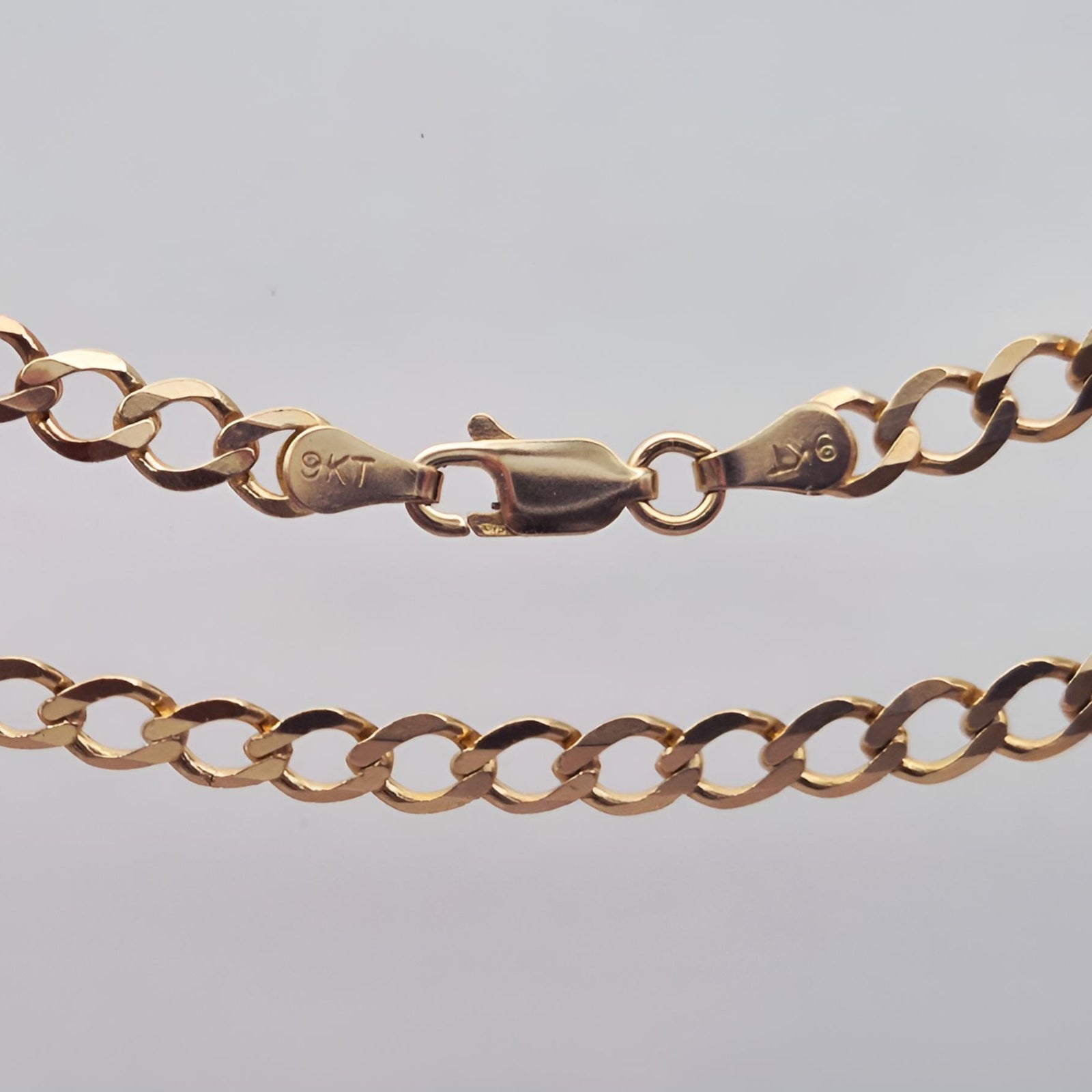 9ct Gold Curb Chain 22" middle part