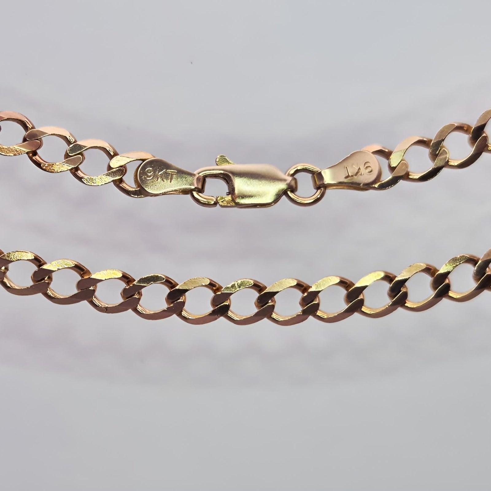 9ct Gold Curb Chain 22" middle part