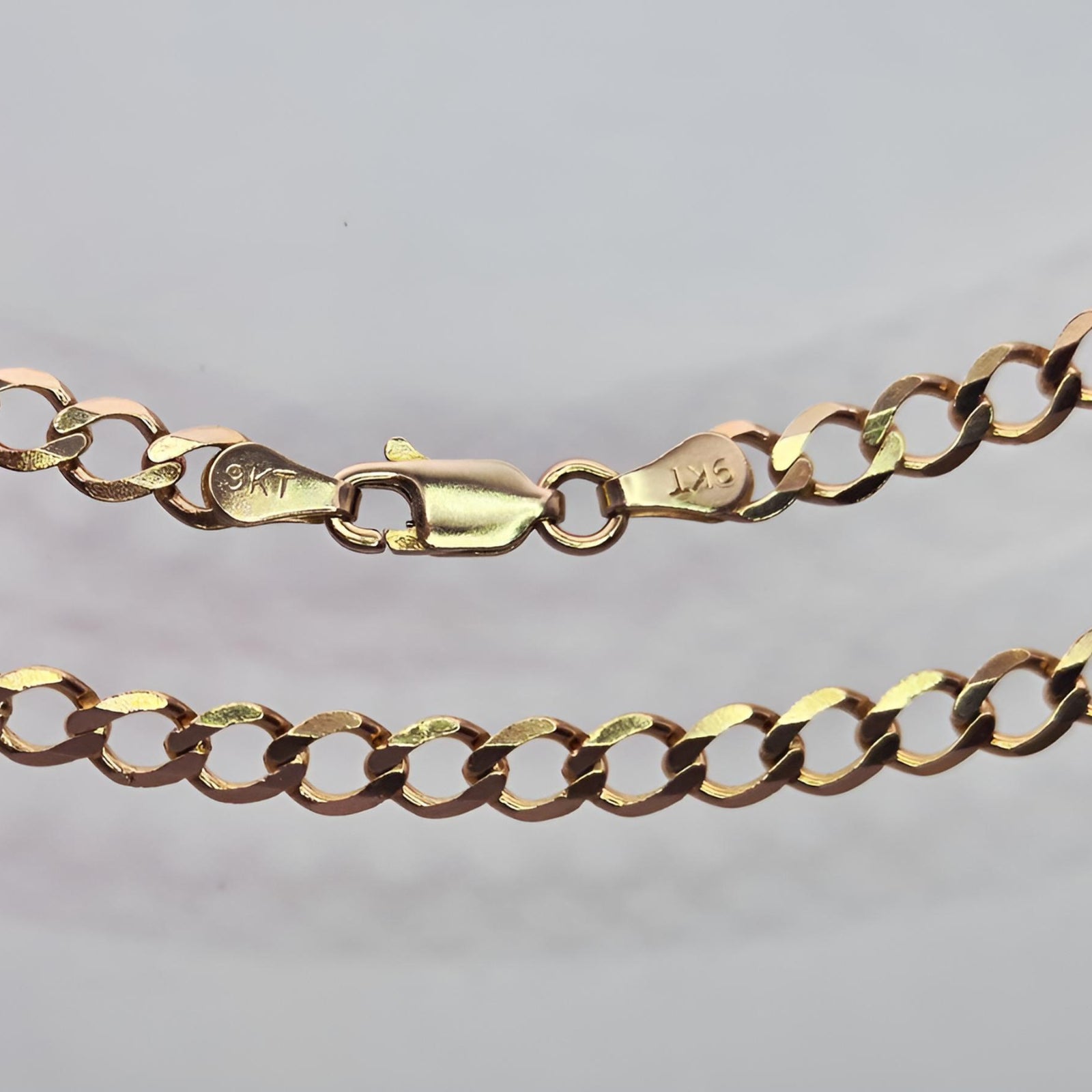 9ct Gold Curb Chain 22" middle part