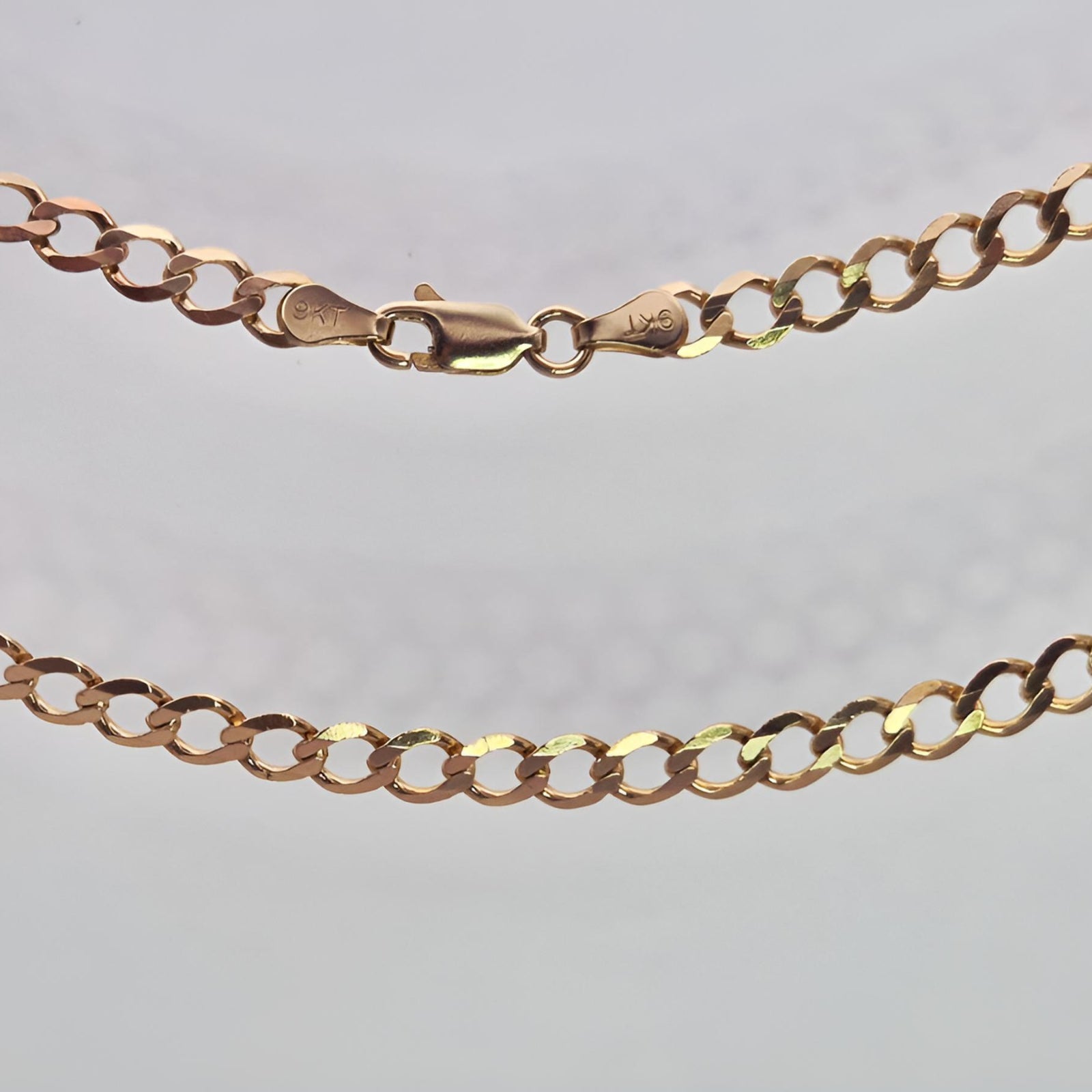 9ct Gold Curb Chain 22" middle part