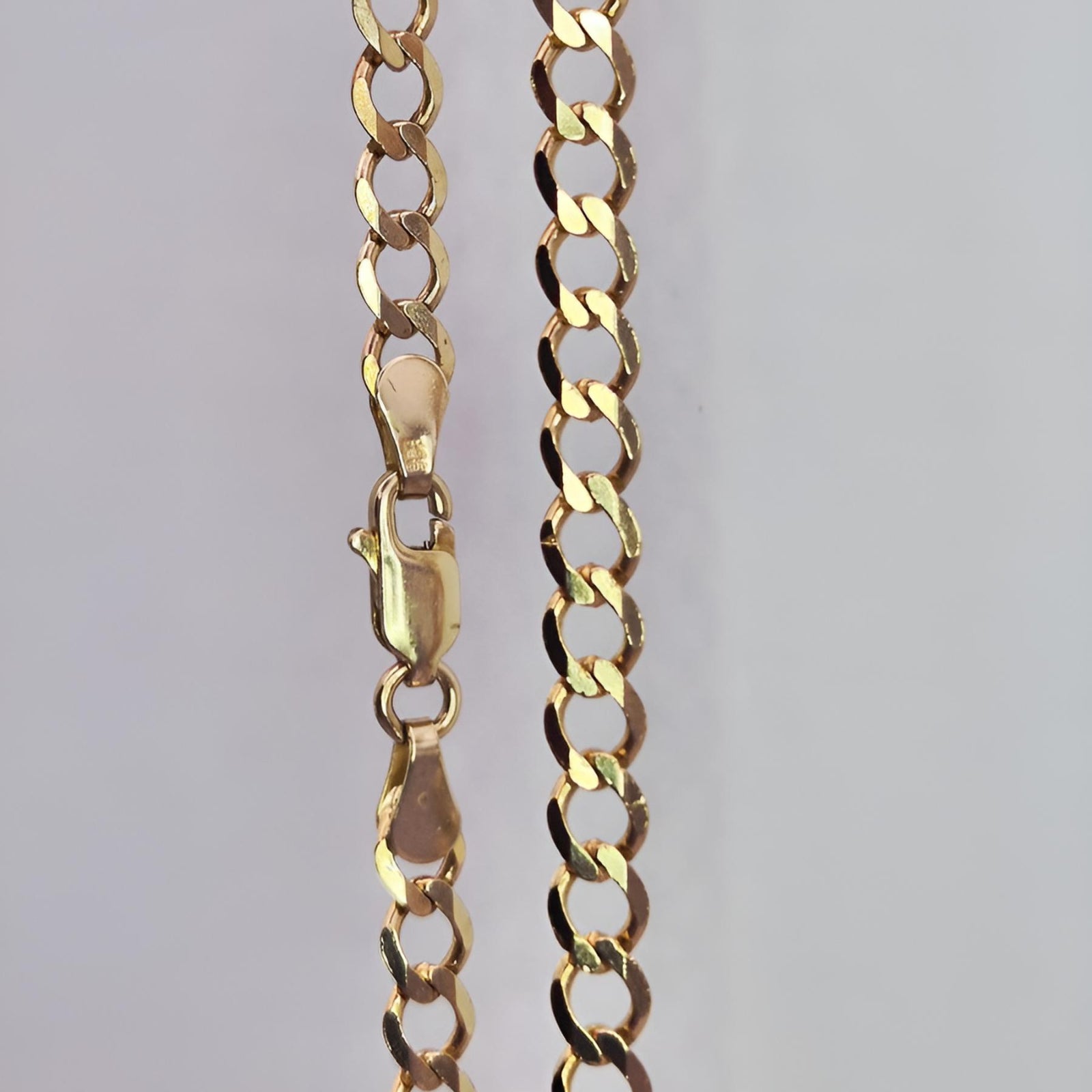 9ct Gold curb chain with a trigger clasp