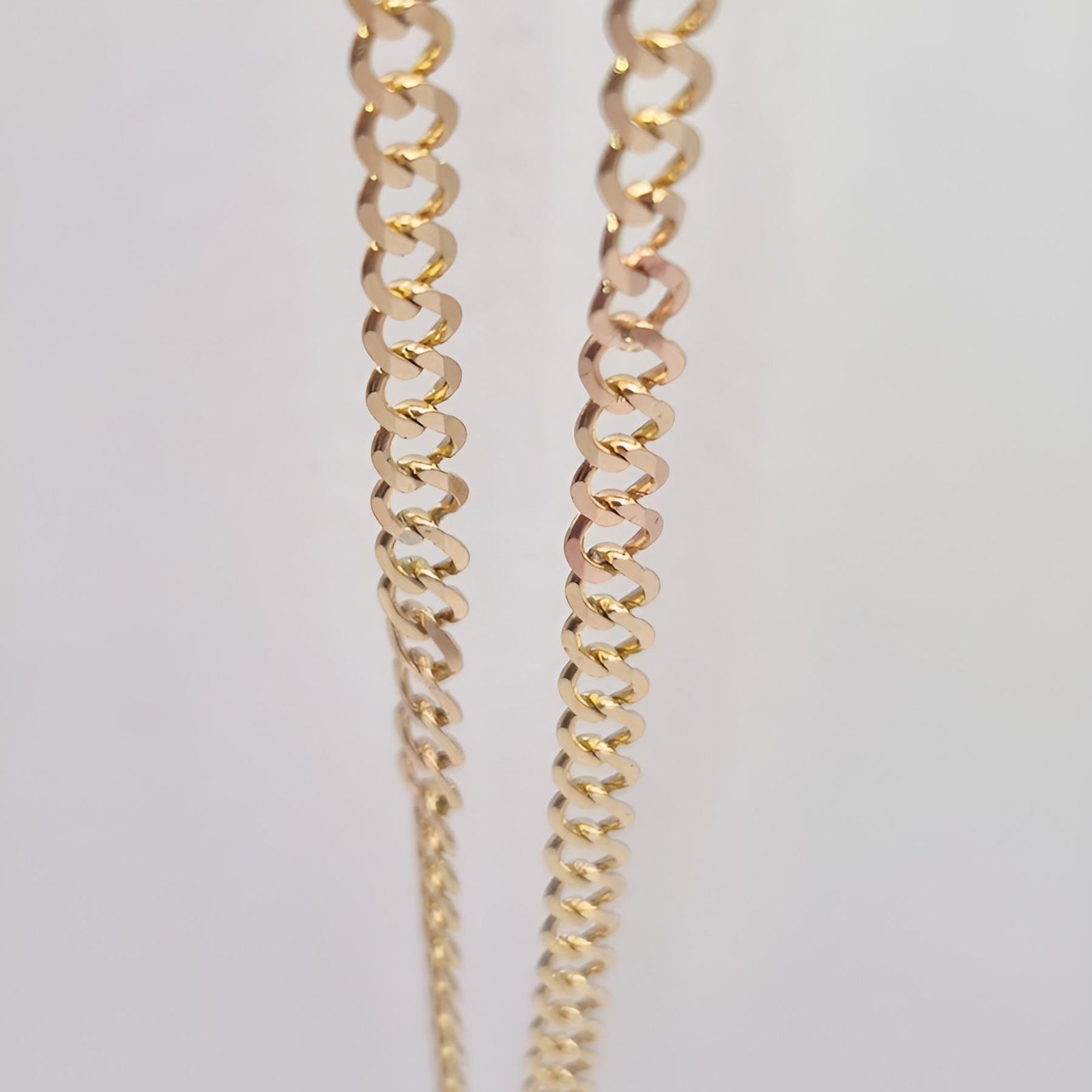 9ct Gold curb chain 22"