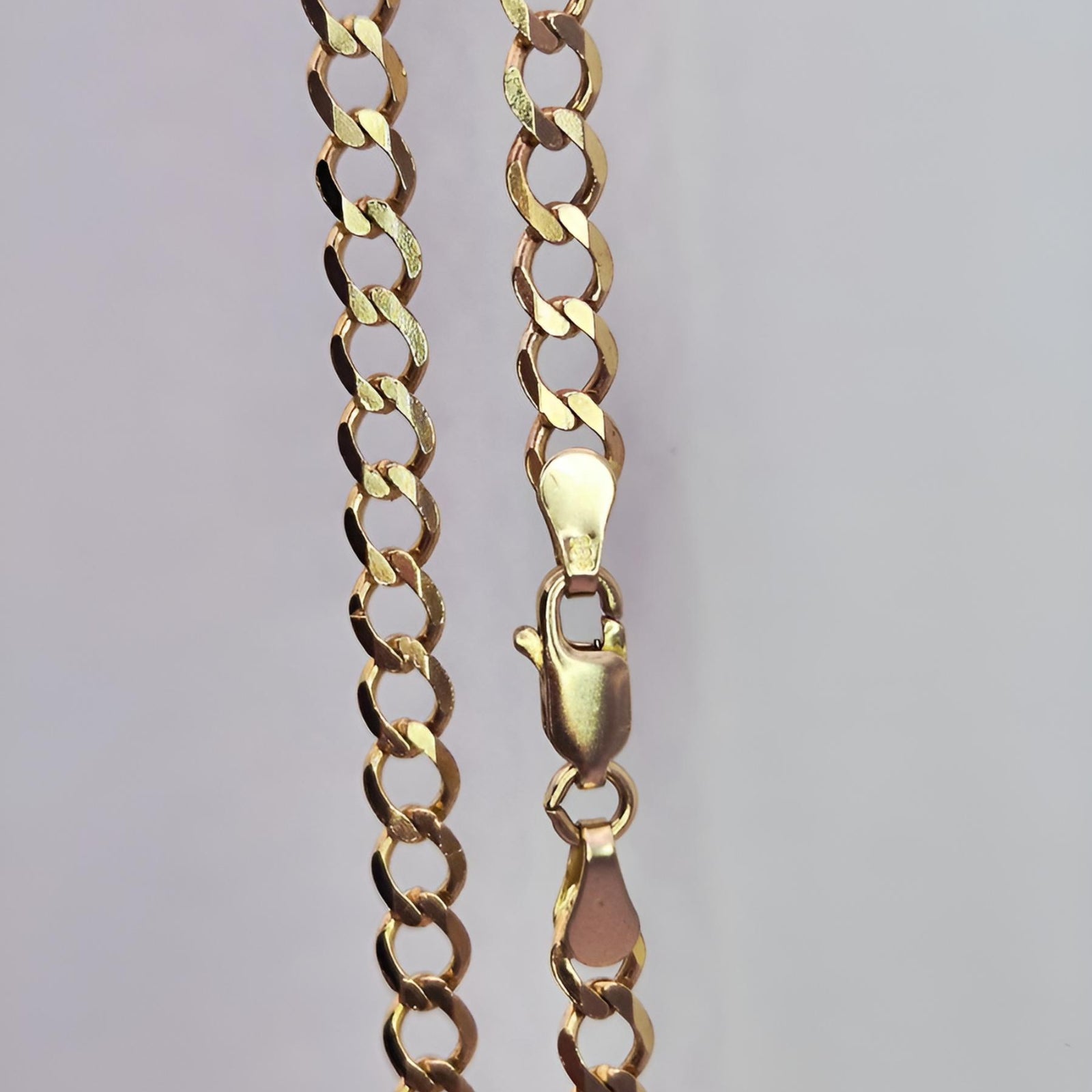 9ct Gold curb chain with a trigger clasp