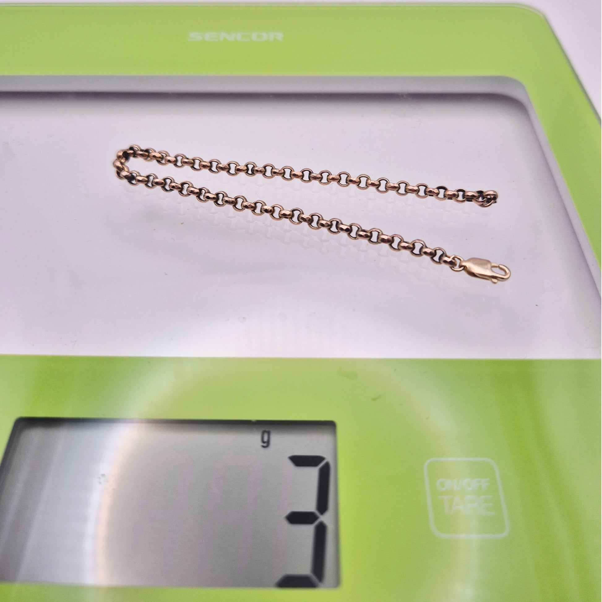 9ct gold belcher chain bracelet on scale 3grams
