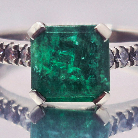 9ct gold buish green emerald ring close front view
