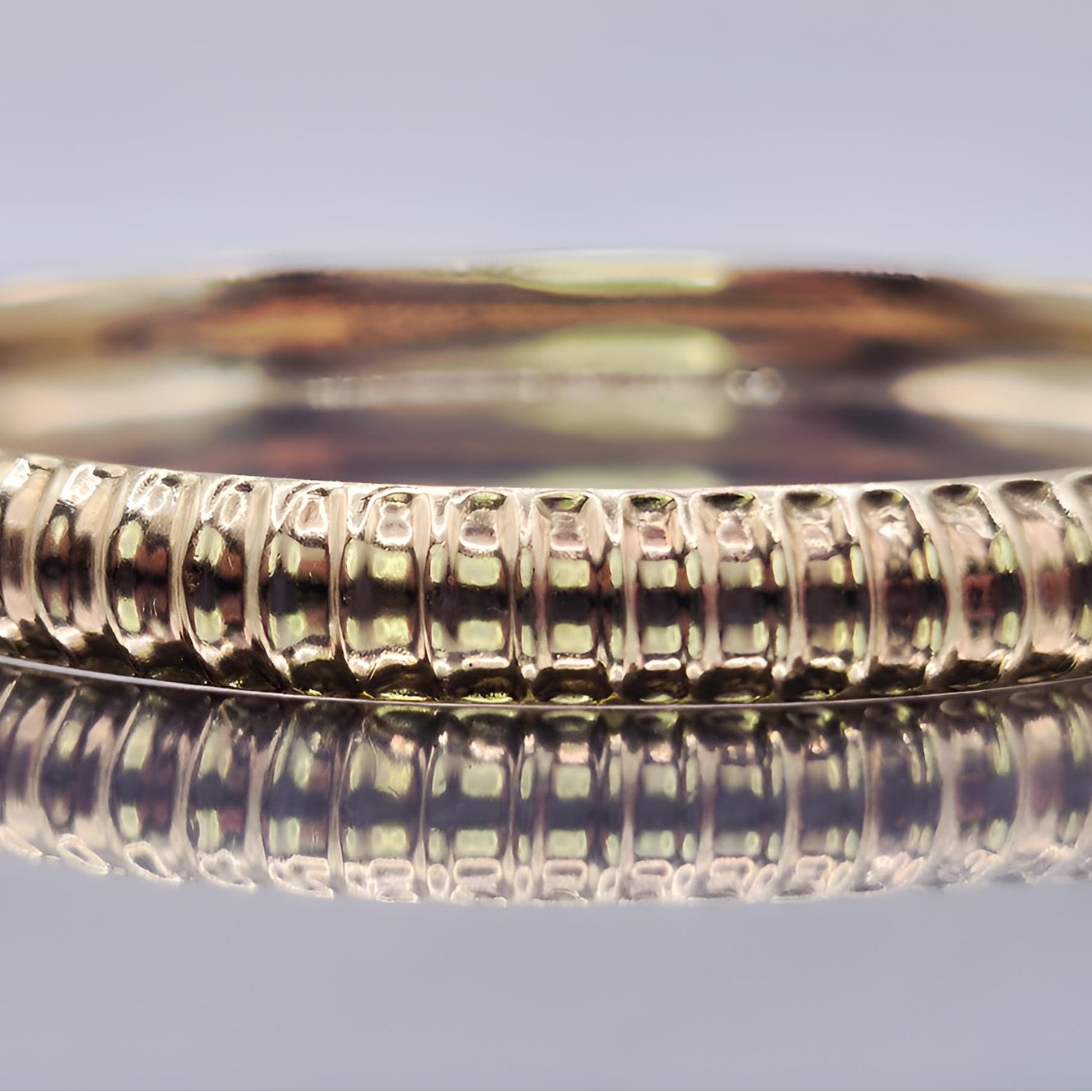 9ct gold fully patterned bangle hallmarked