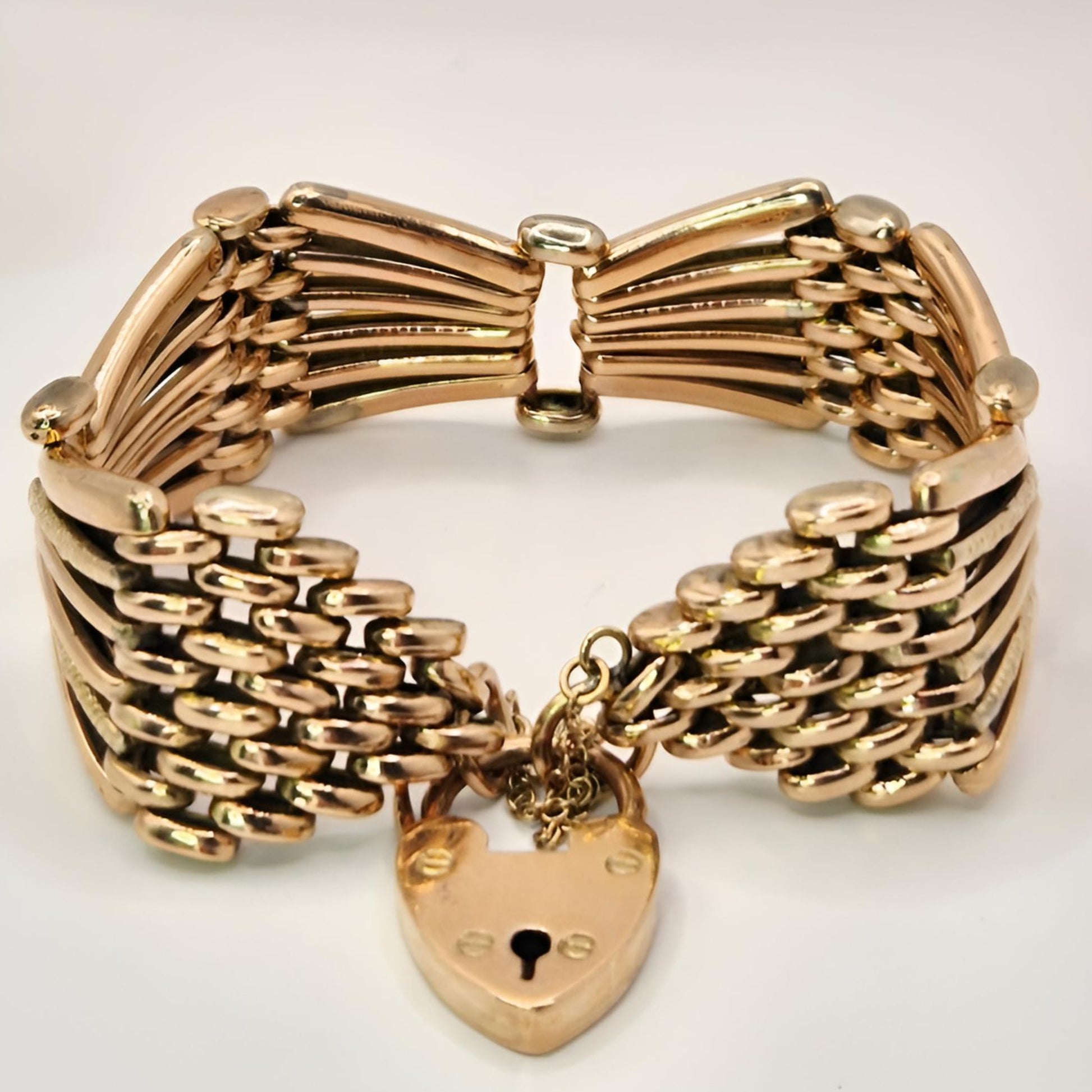 9ct gold gate bracelet padlock clasp front view