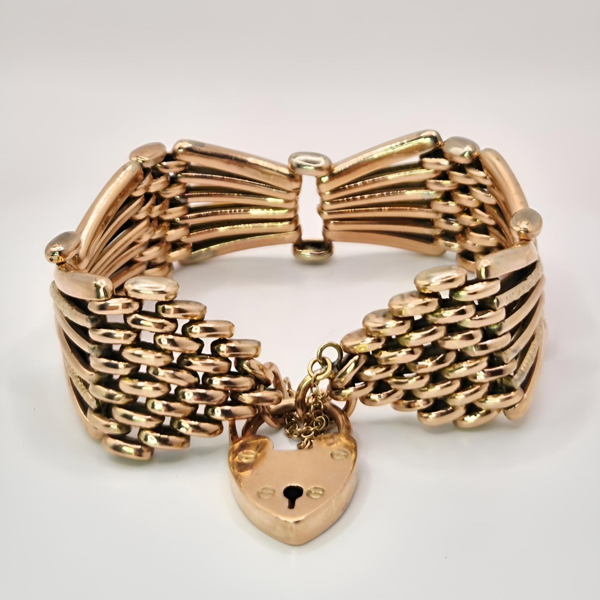 9ct gold gate bracelet padlock clasp front