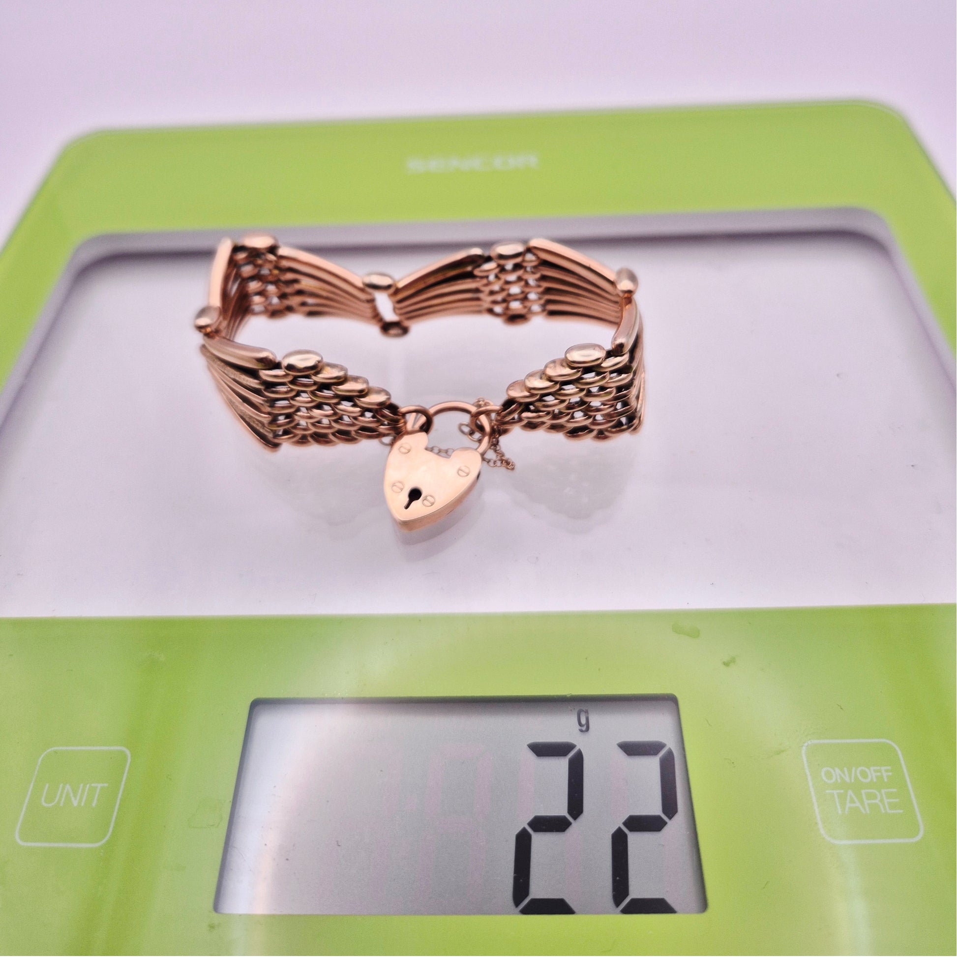 9ct gold gate bracelet padlock clasp on scale