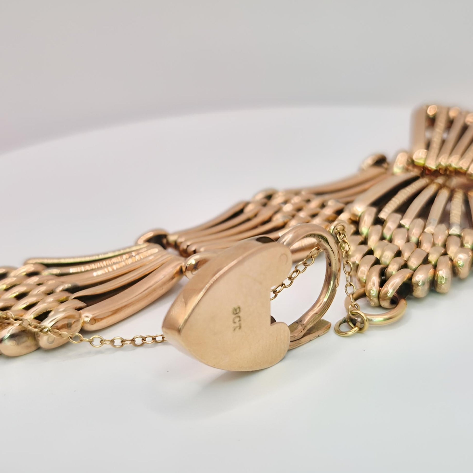 9ct gold gate bracelet padlock side view