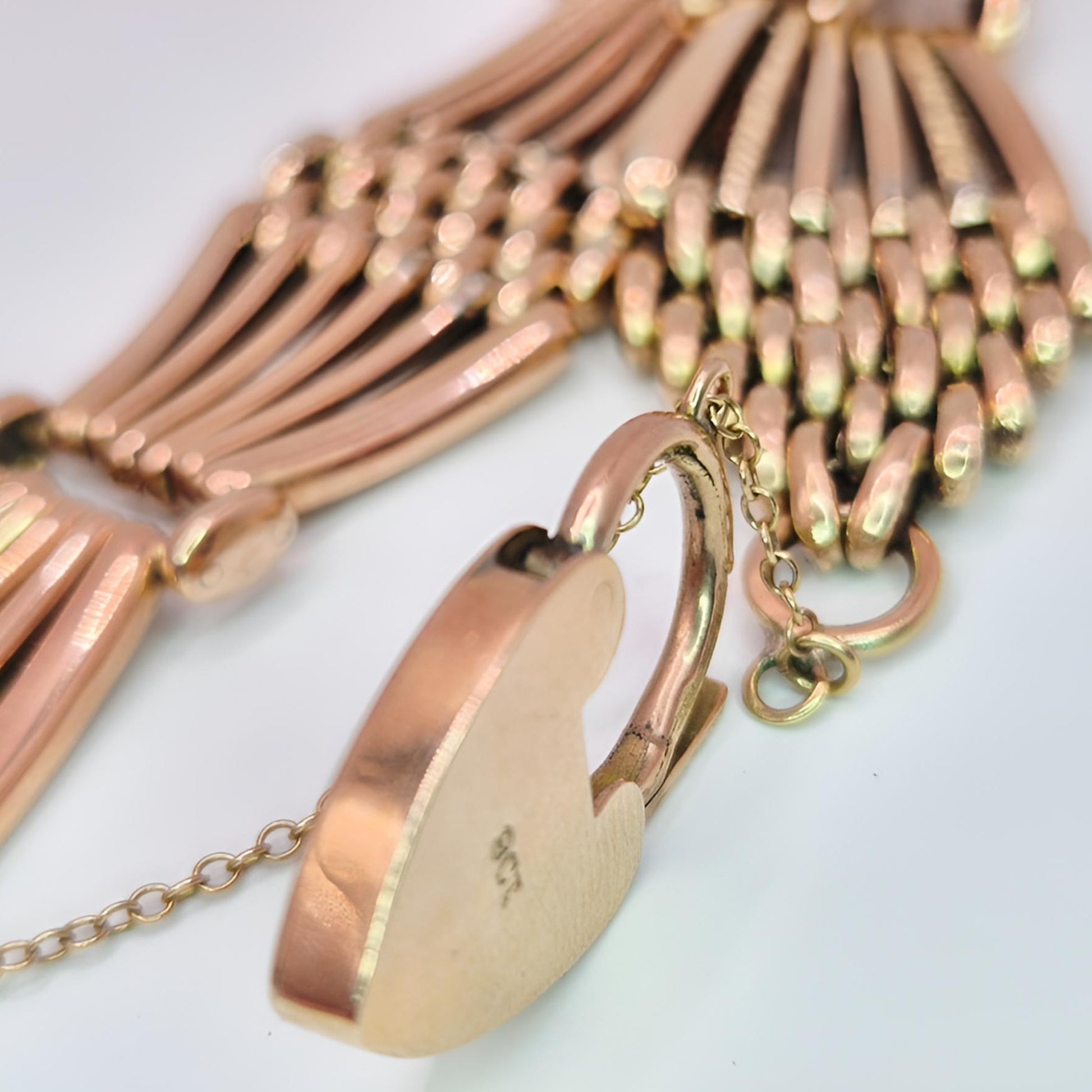 9ct gold gate bracelet padlock side