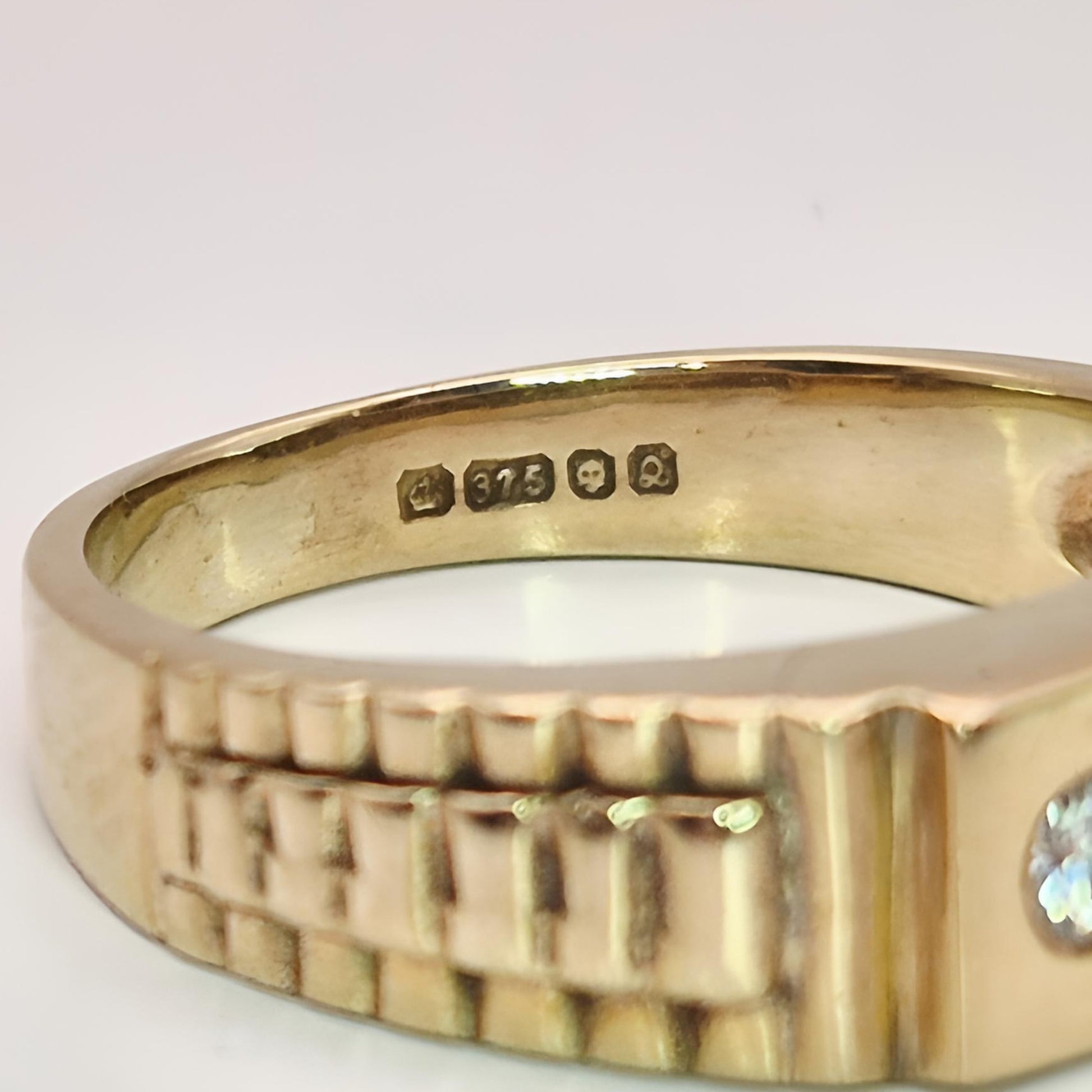 9ct yellow gold hallmarked two stone diamond ring hallmark close view
