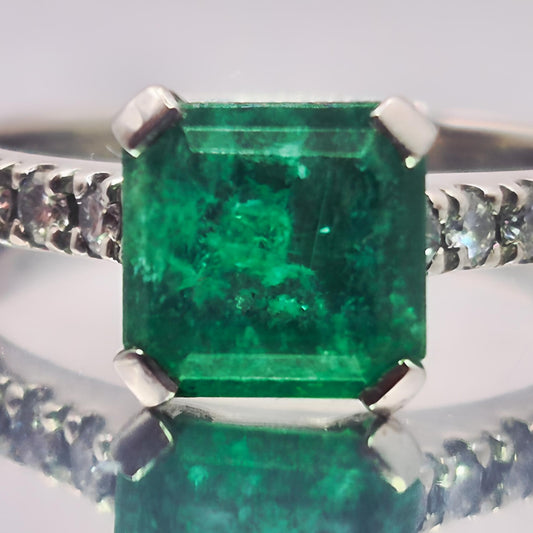 buish green emerald ring close front view by Sofitgold