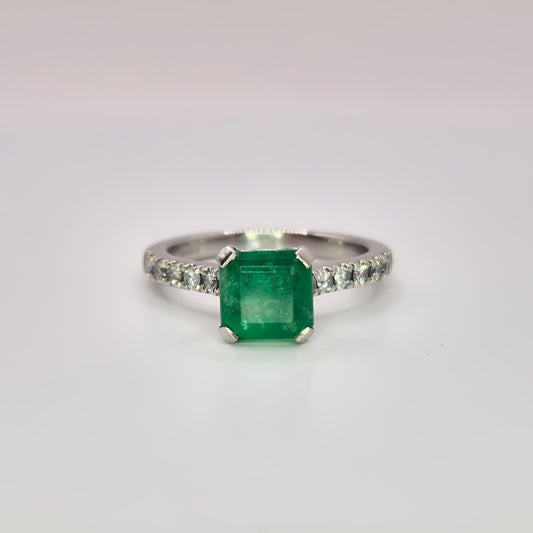 buish green emerald ring front